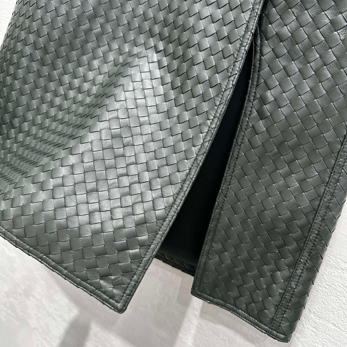 BV 26ss Skirt in Dark Green Lambskin
