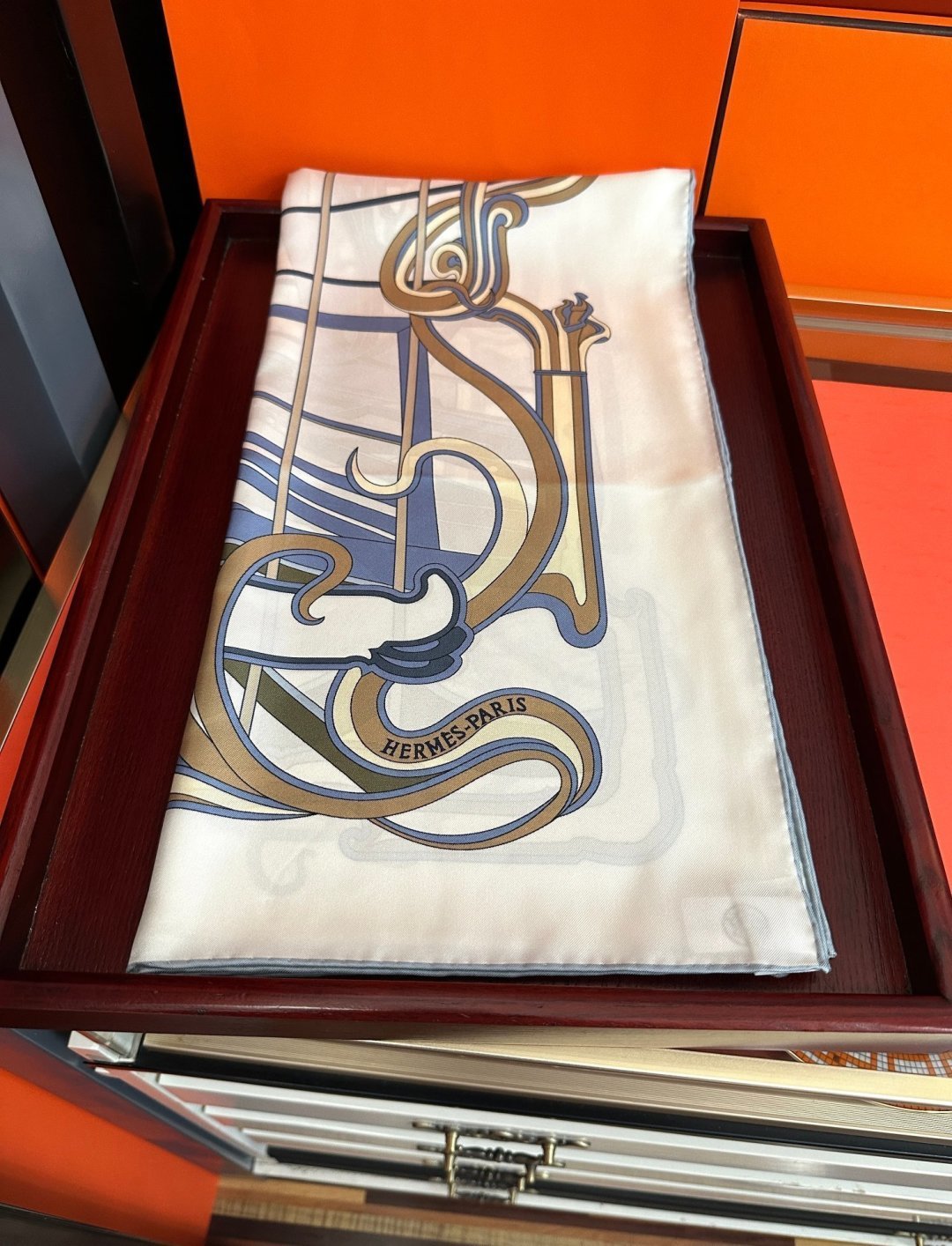 HM 26s Scarf 90x90cm Twill Silk 550752