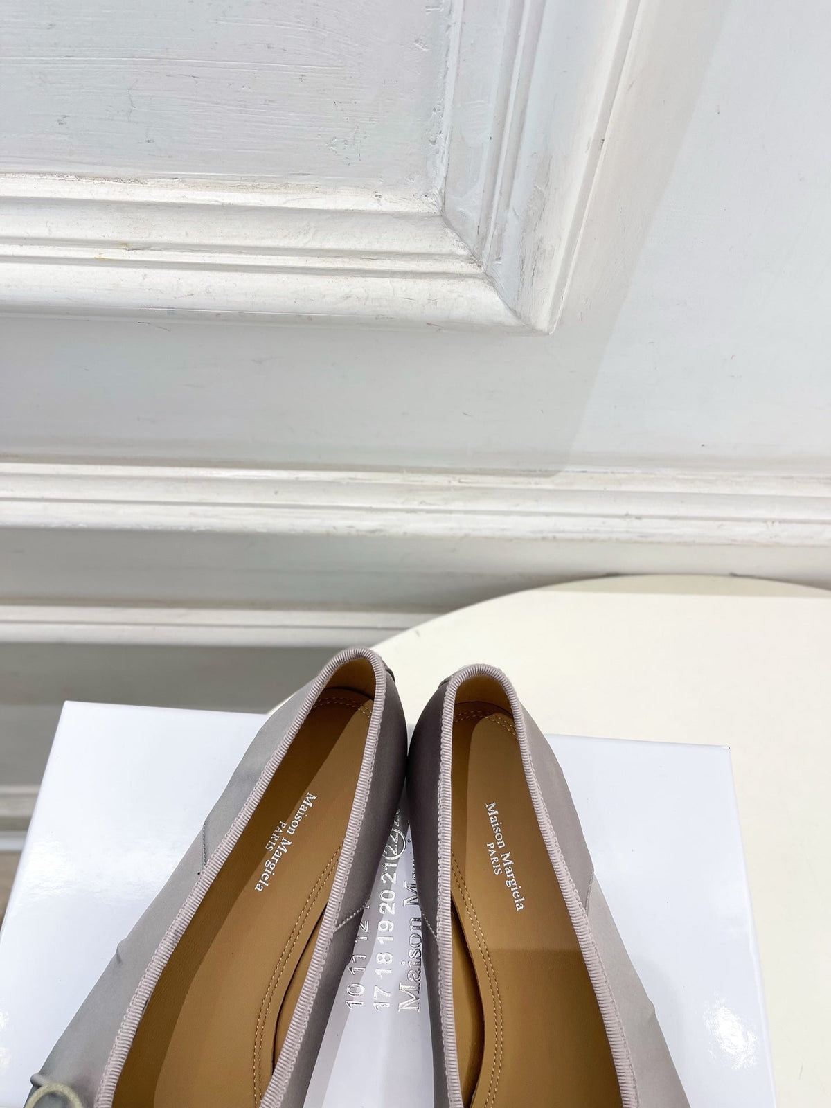 MM 26s Split-Toe Ballet Flats In Grey Silk