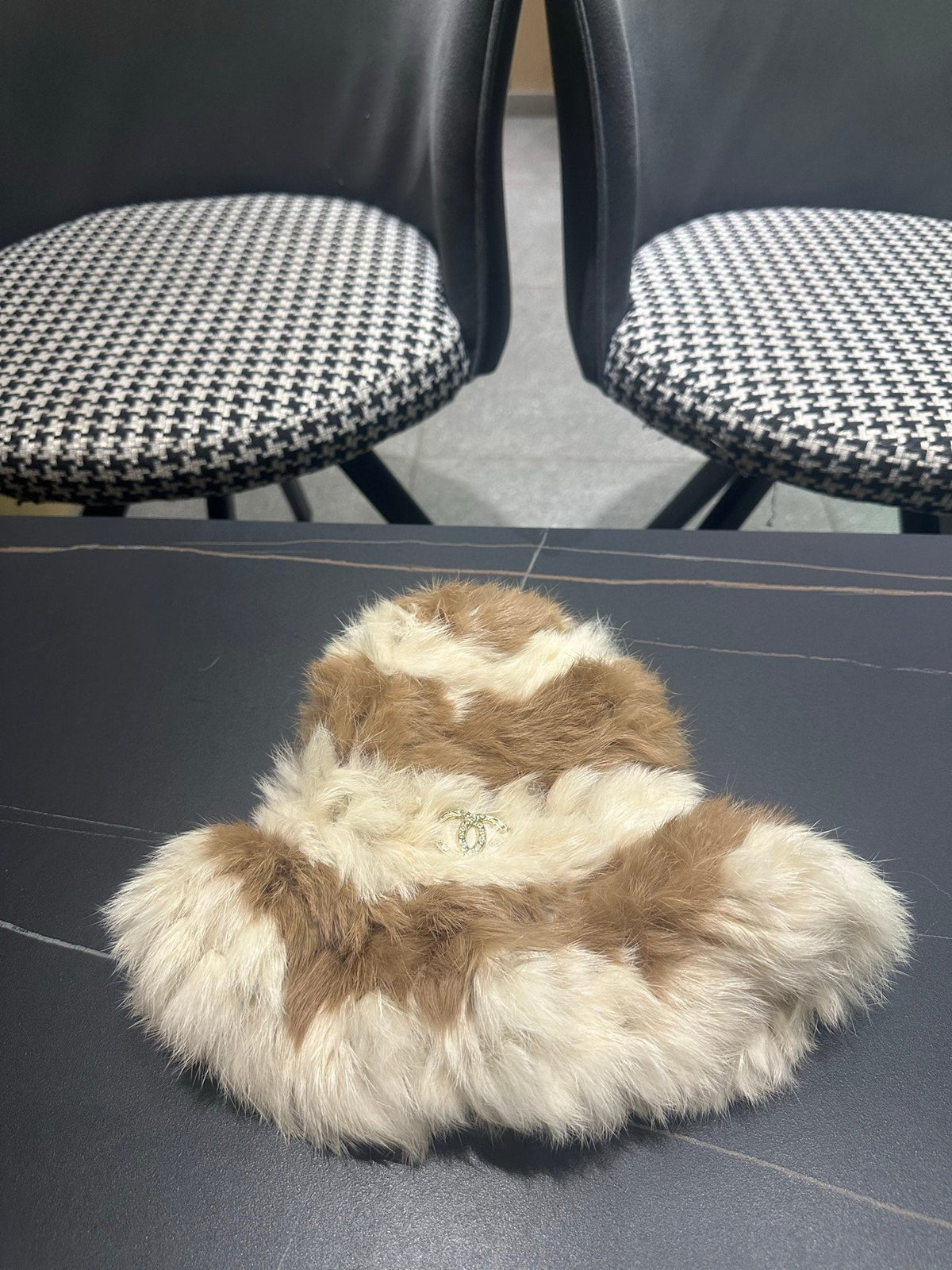 CC 26FW Color-Block Knit Bucket Hat Faux Fur 551902