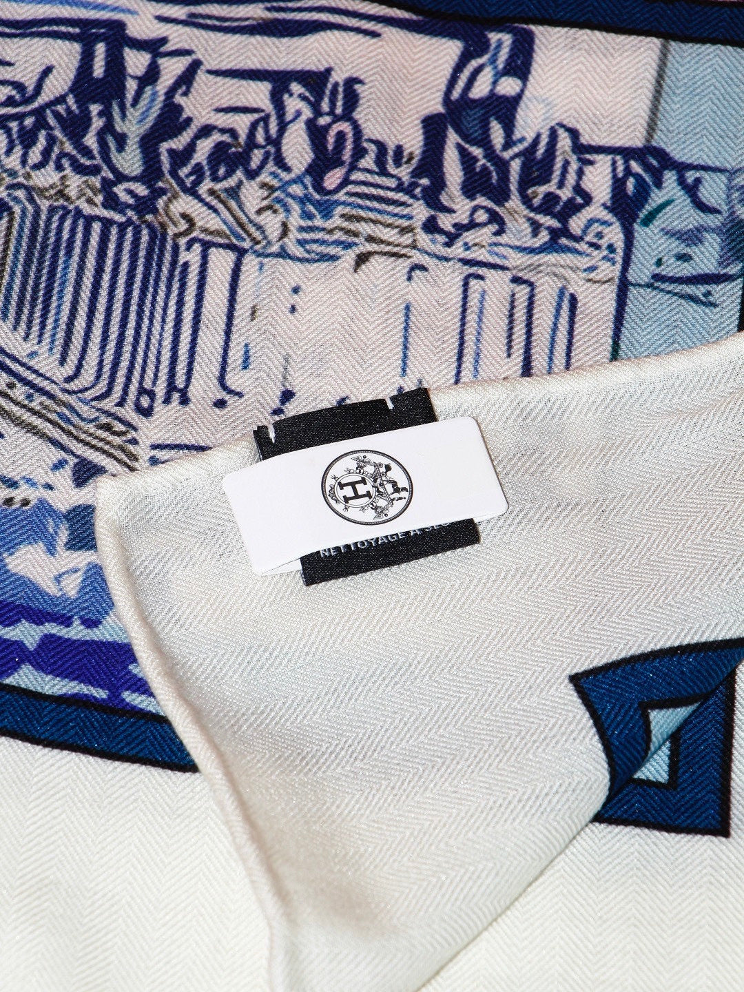HM 26s Scarf 140 In Cashmere And Silk 559690