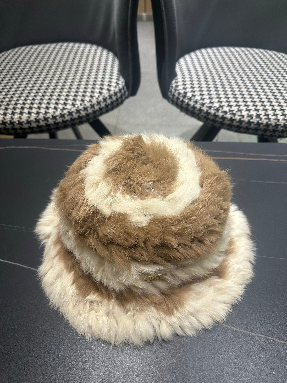 CC 26FW Color-Block Knit Bucket Hat Faux Fur 551902