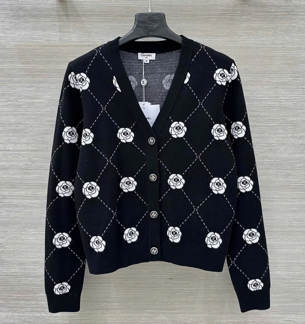 CC 25 Cardigan Black With Flowers Wool 293386