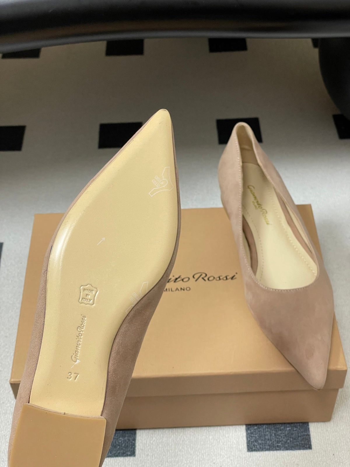 GR 26s Flats Nude Suede 164789