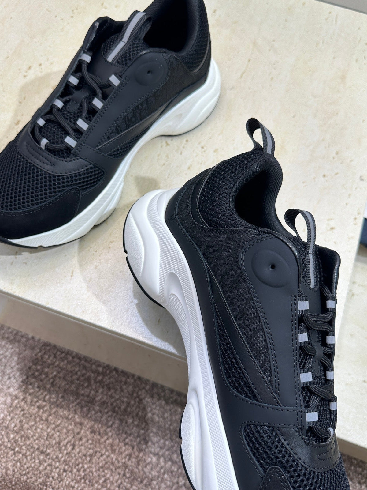 CD 26s Men B22 Sneakers Black Oblique Jacquard Canvas White Sole 628314
