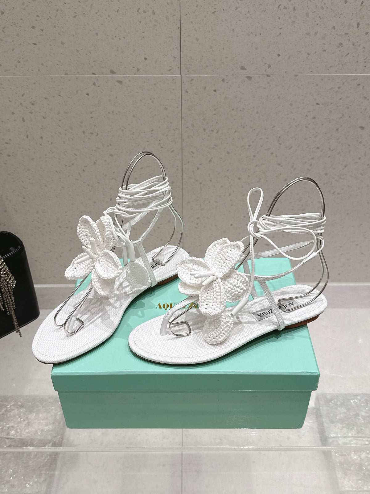 Aquazzura 26s Floral Thong Sandals White Woven Raffia And Fabric 491730