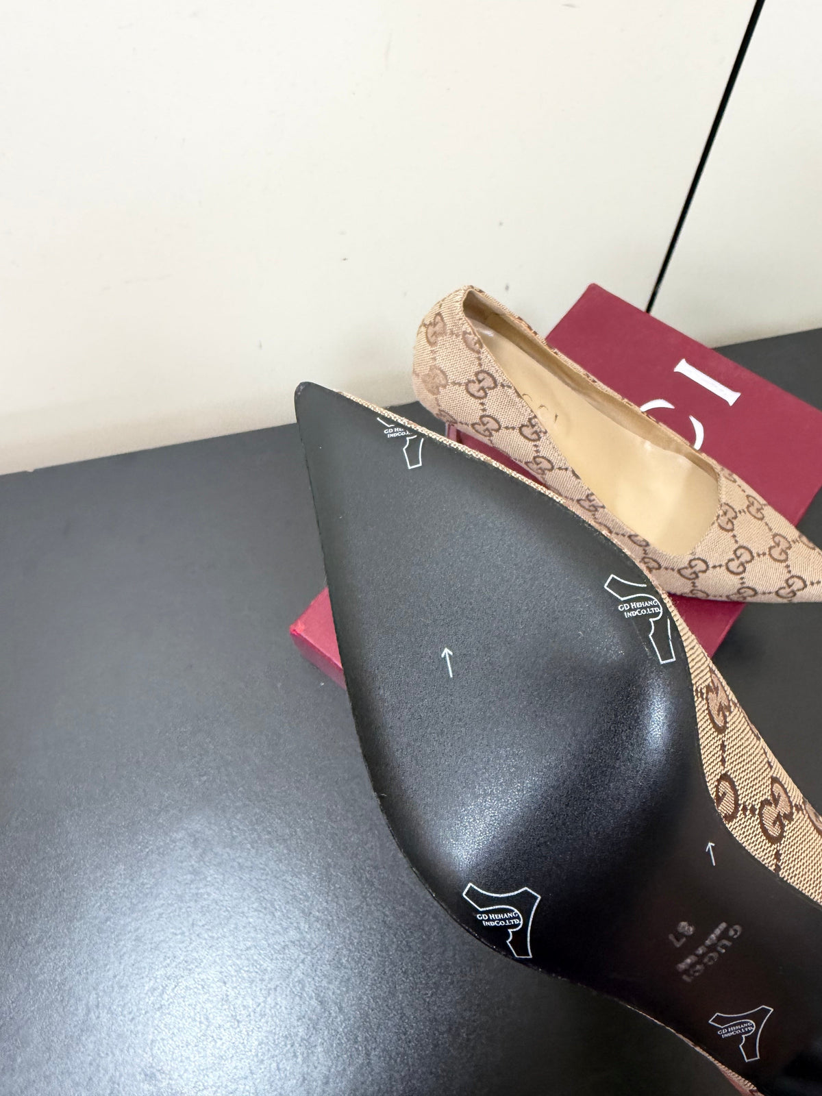 Gucci 26s Pointed Toe Pumps 8.5cm Beige Brown Canvas GG Monogram