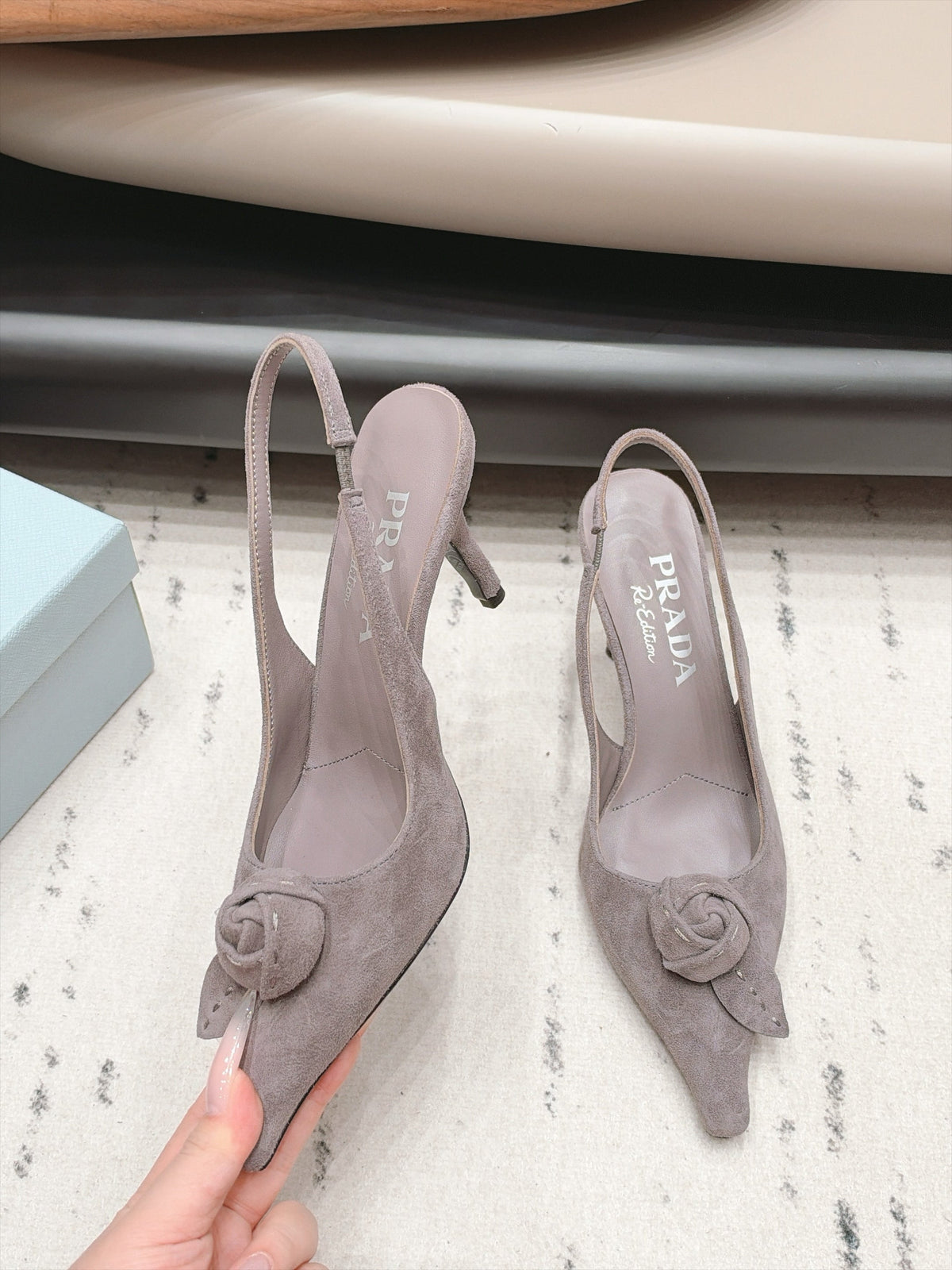 Prada 2026 Rosette Pointed-Toe Shoe 80mm Suede Leather 176075