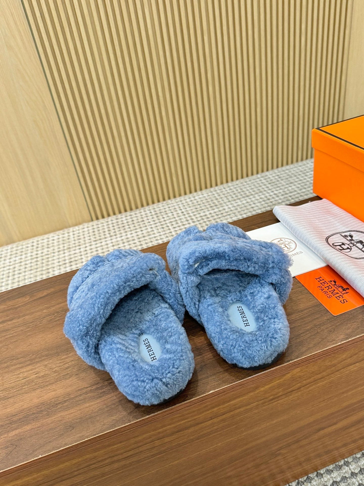 HM 26s Chypre Sandals Bleu Shearling 175173