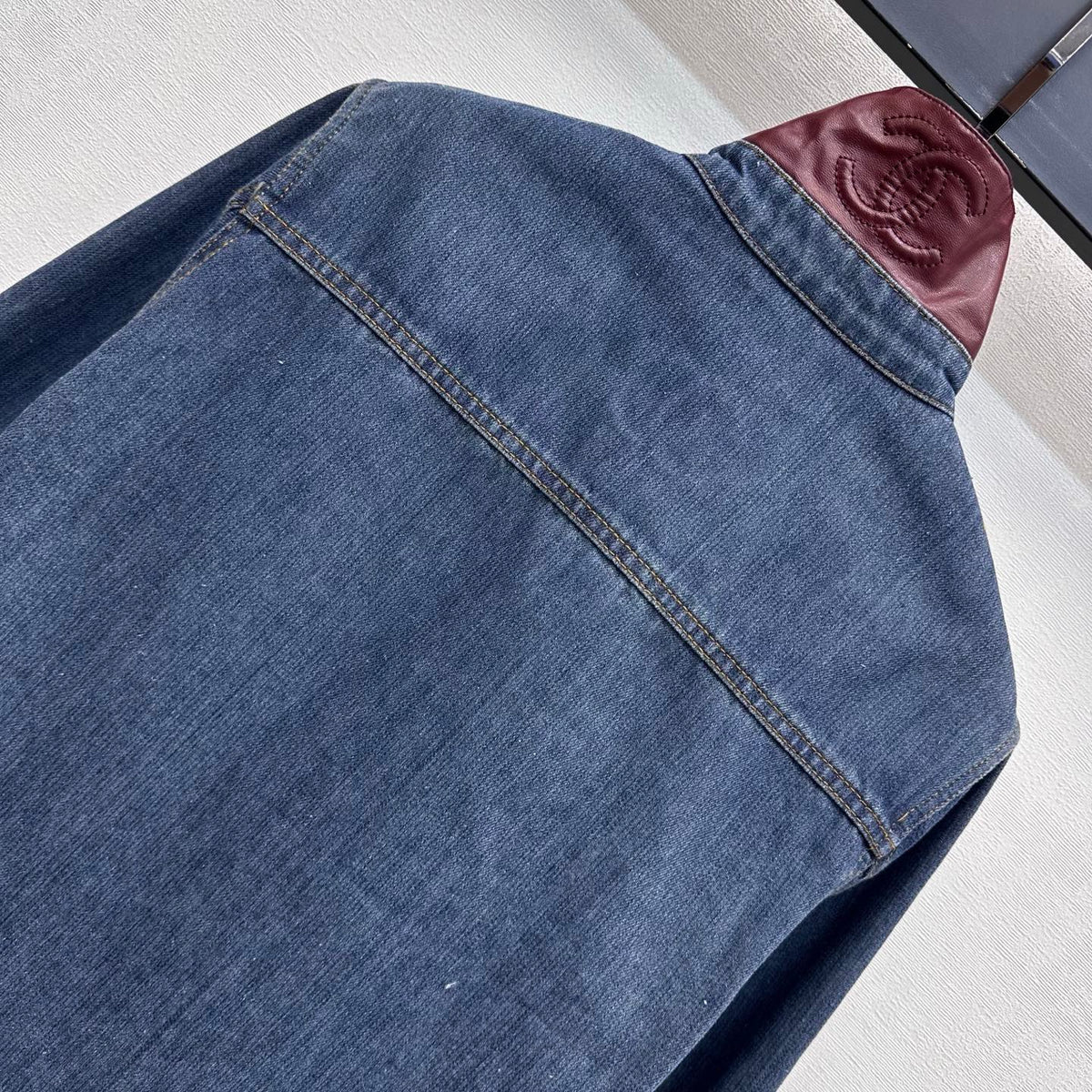 CC 26FW Chain-Trim Denim Shirt Jacket Burgundy Leather Collar Blue Cotton 441474