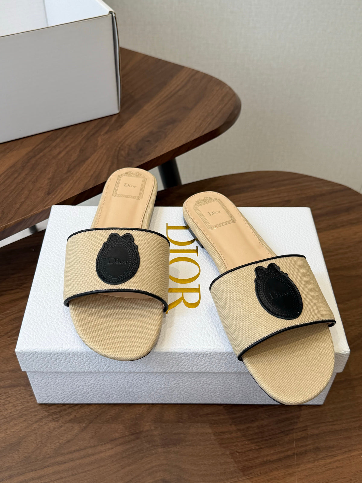 CD 26s D Badge Flat Slide Sandals Beige Canvas And Black Calfskin 618492
