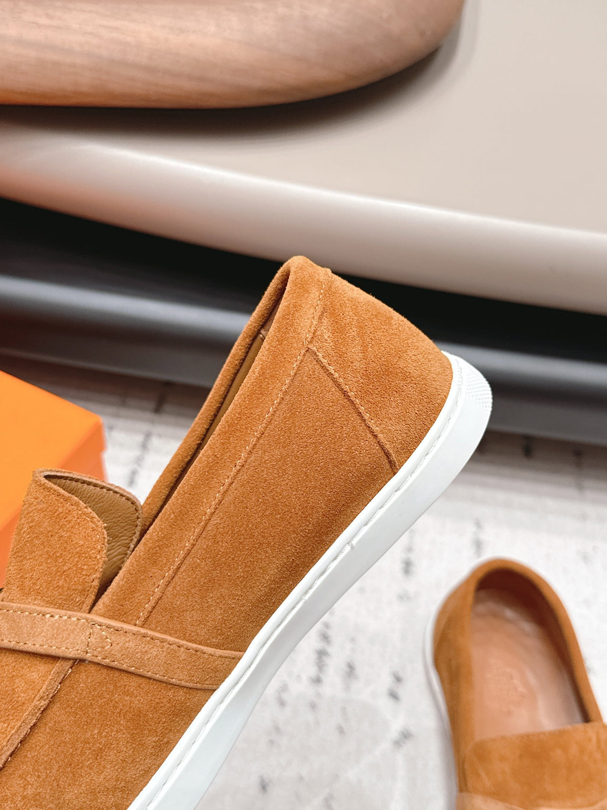 HM 26S Kelly Paris Loafers Orange Suede Silver Hardware