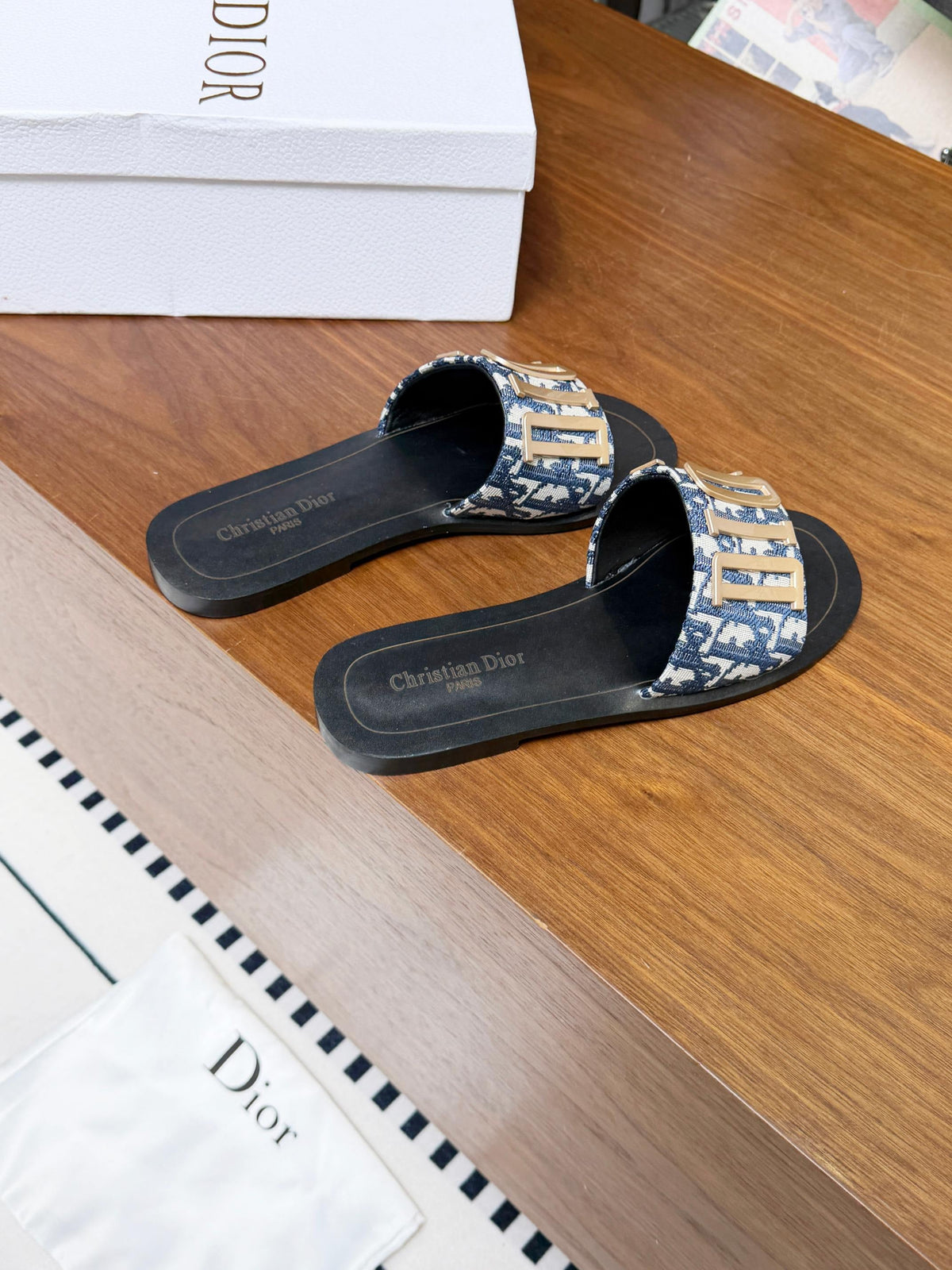 CD 26s D Way Slide Blue Dior Oblique Embroidered Cotton With Gold Hardware 719284