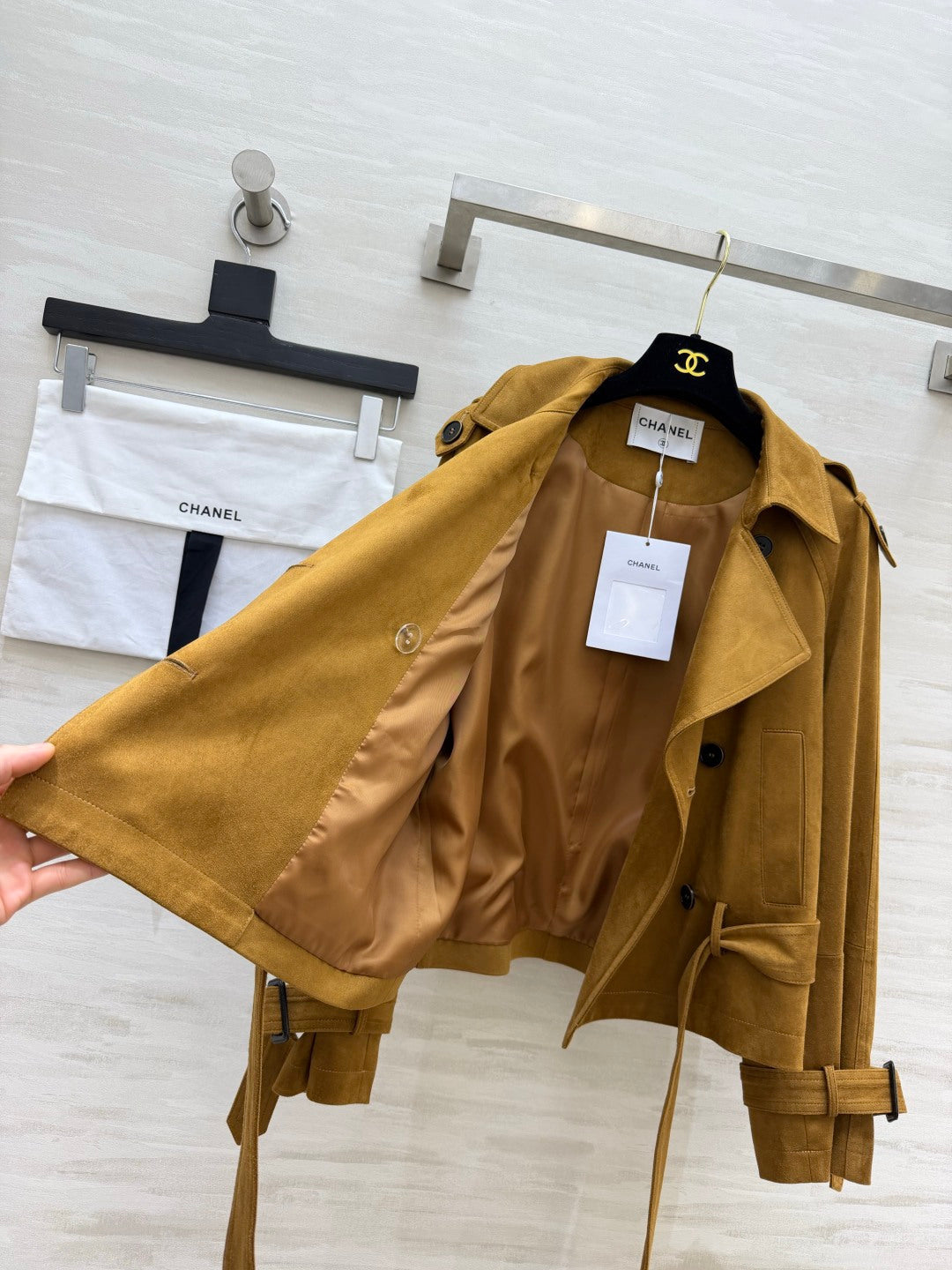 CC 26FW Cropped Double-Breasted Trench Jacket Epaulets Belted Waist Caramel Suede 441613
