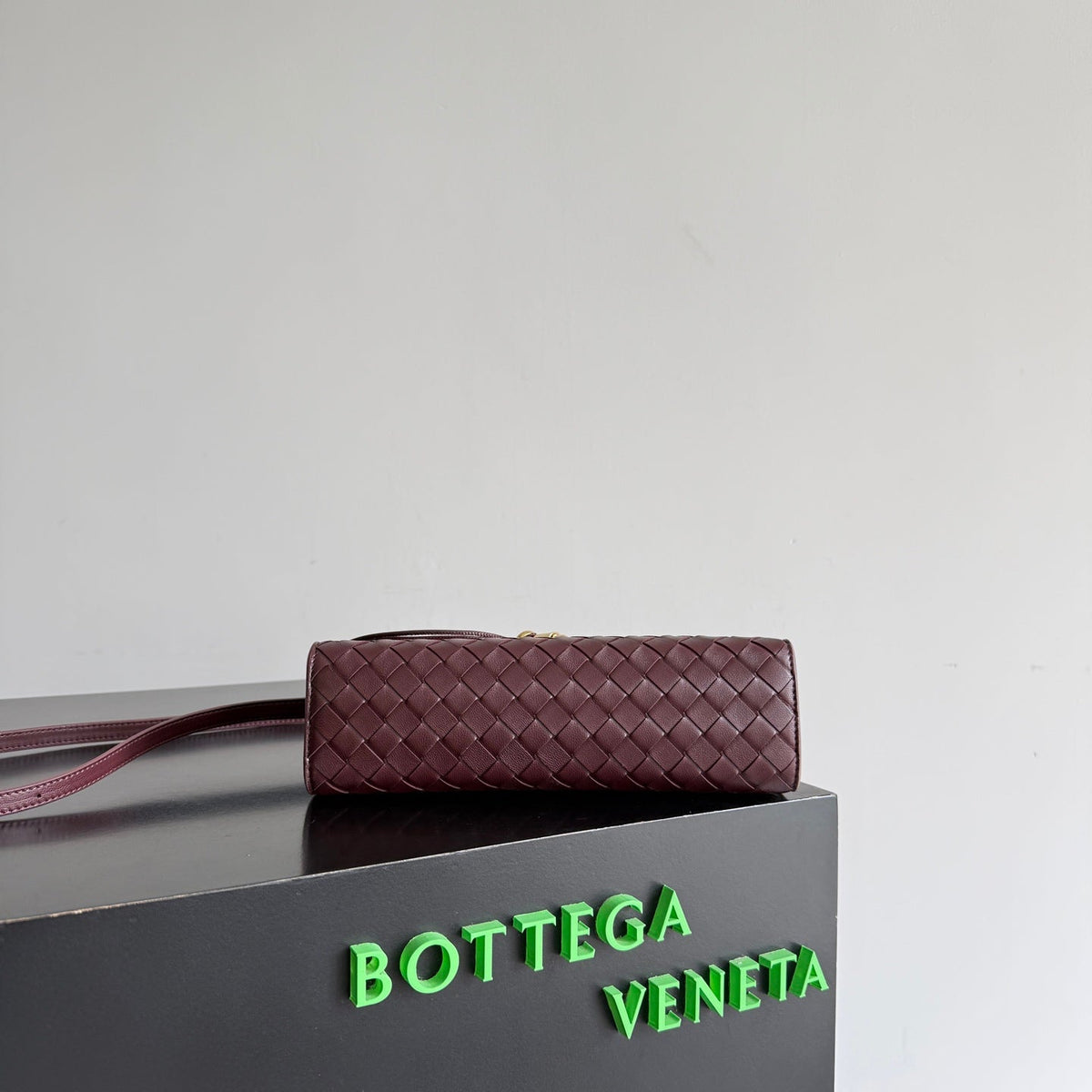 Bottega Veneta 2026 Andiamo Clutch With Handle 24cm Lambskin