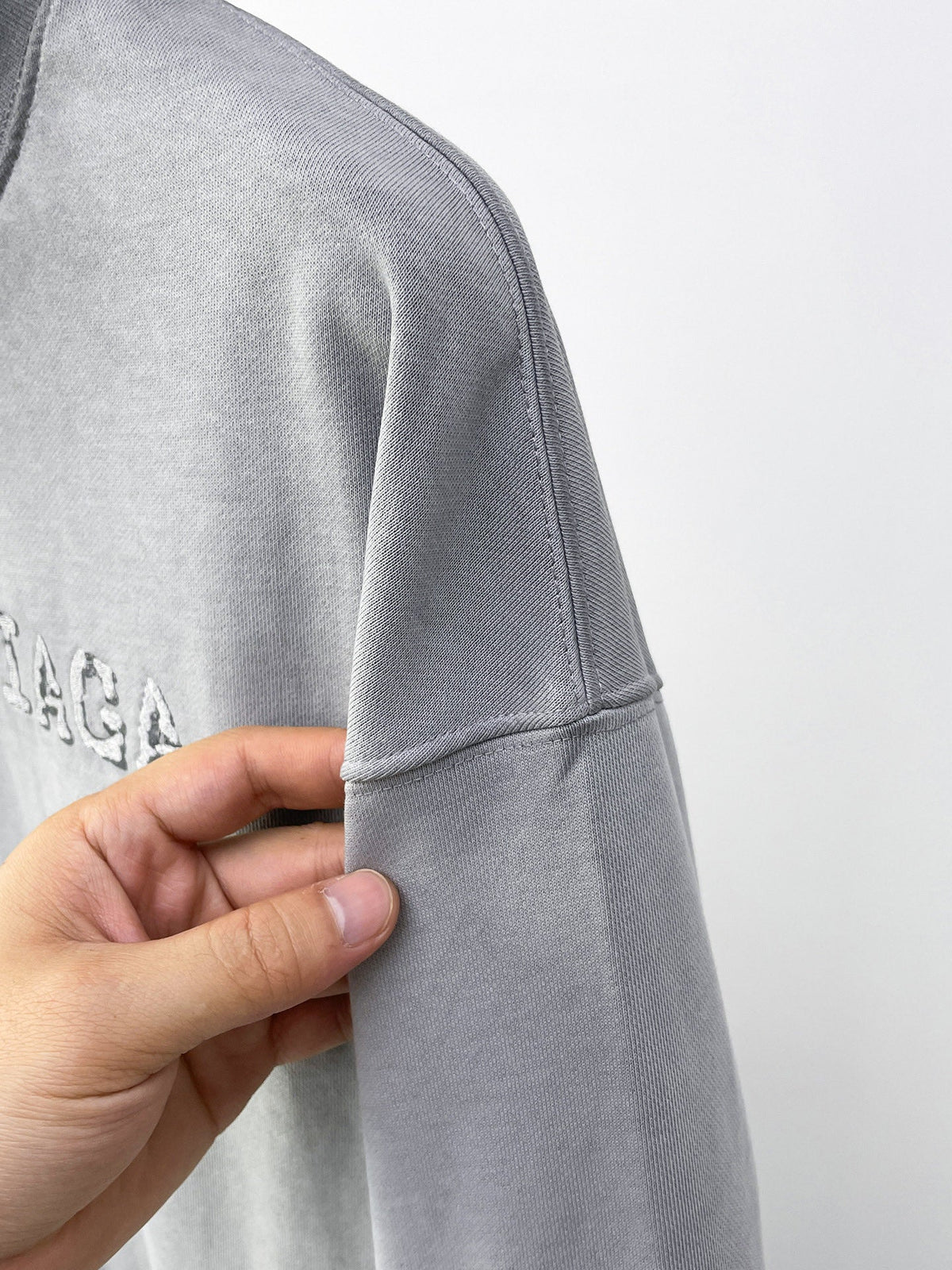 Balenciaga 26s Men Crewneck Sweatshirt Distressed Crystal Logo 749215