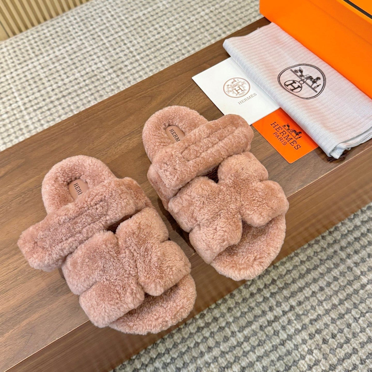 HM 26s Chypre Sandals Rose Du Desert Shearling 175175