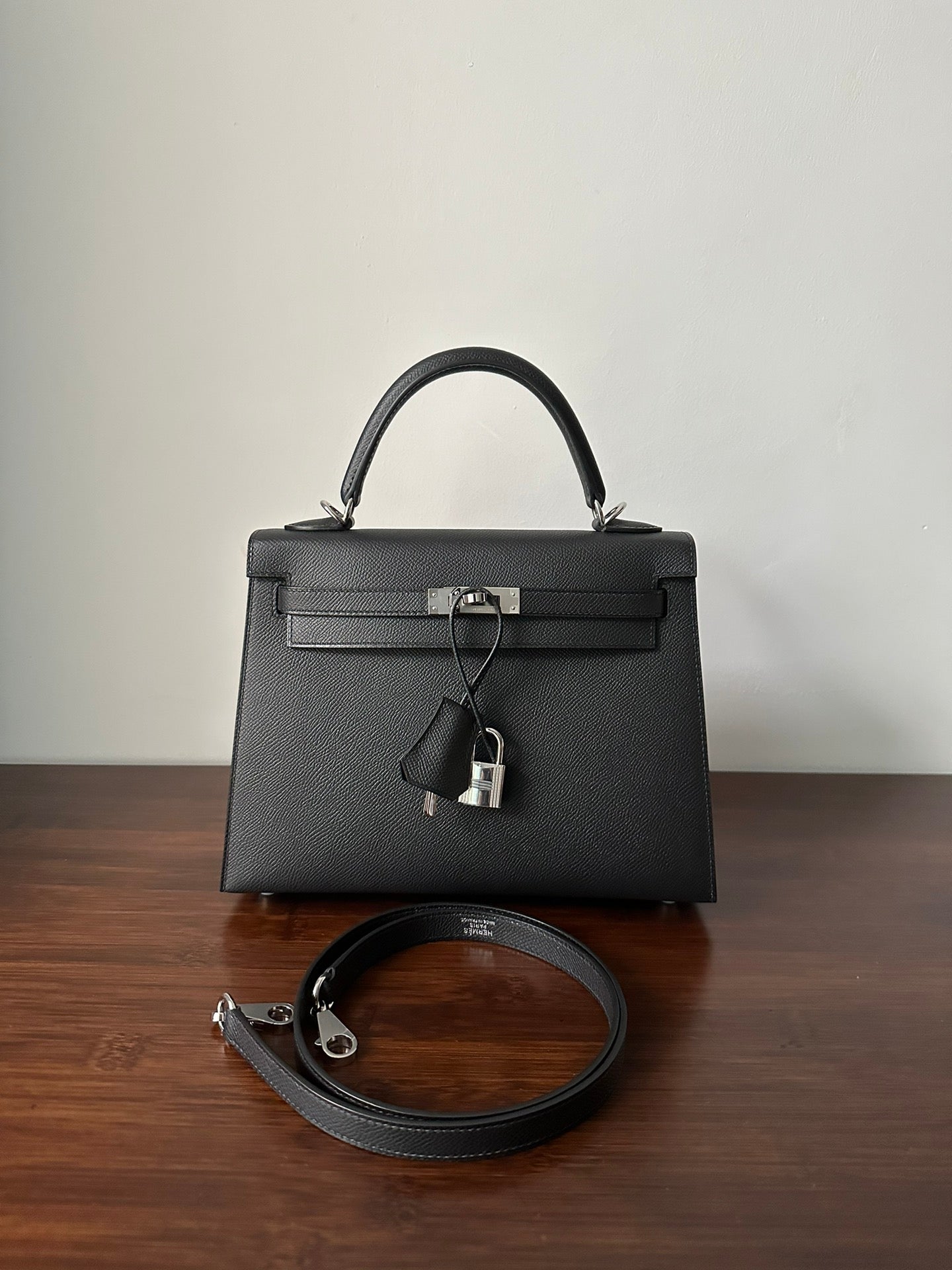 HM KELLY 25CM BLACK EPSOM SILVER HARDWARE