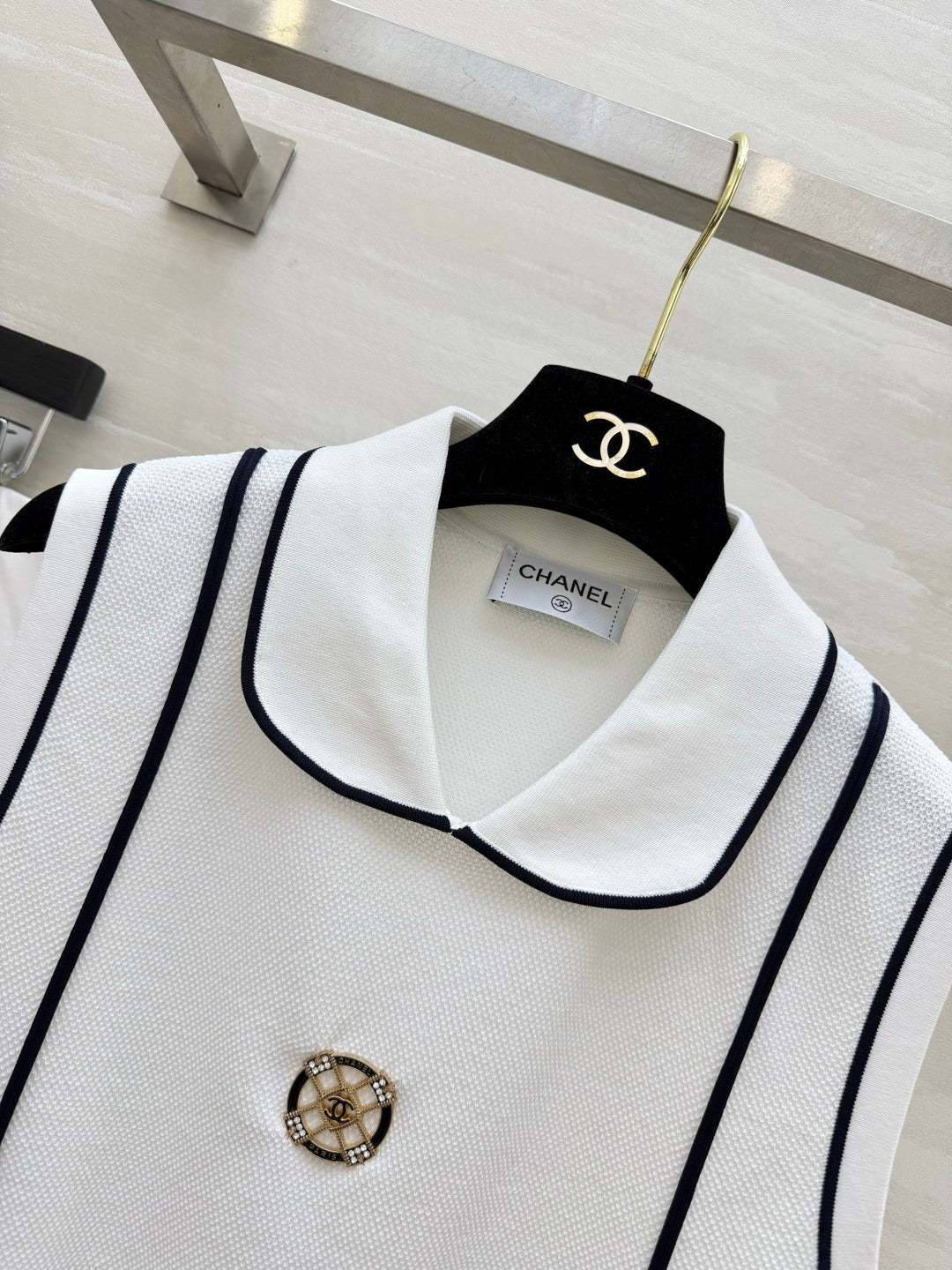 CC 26 Classic Preppy Vest White in Wool Knitwear 379455