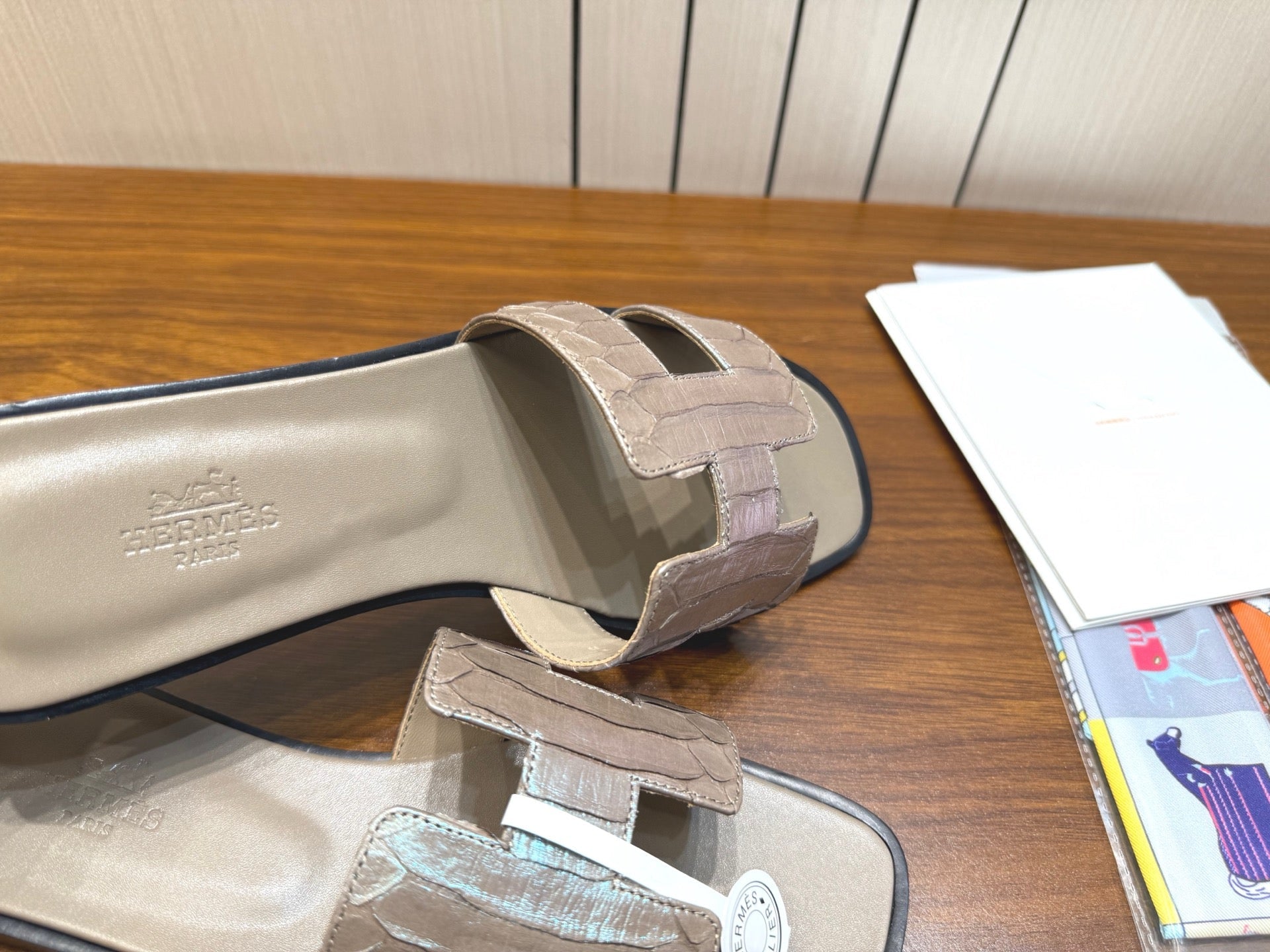 HM Sandal Silver Gray in Snakeskin 788518
