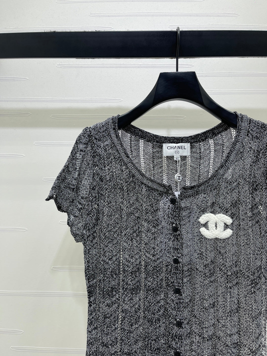 CC 26 Round Neck Short-Sleeve Cardigan Black in Wool 385424