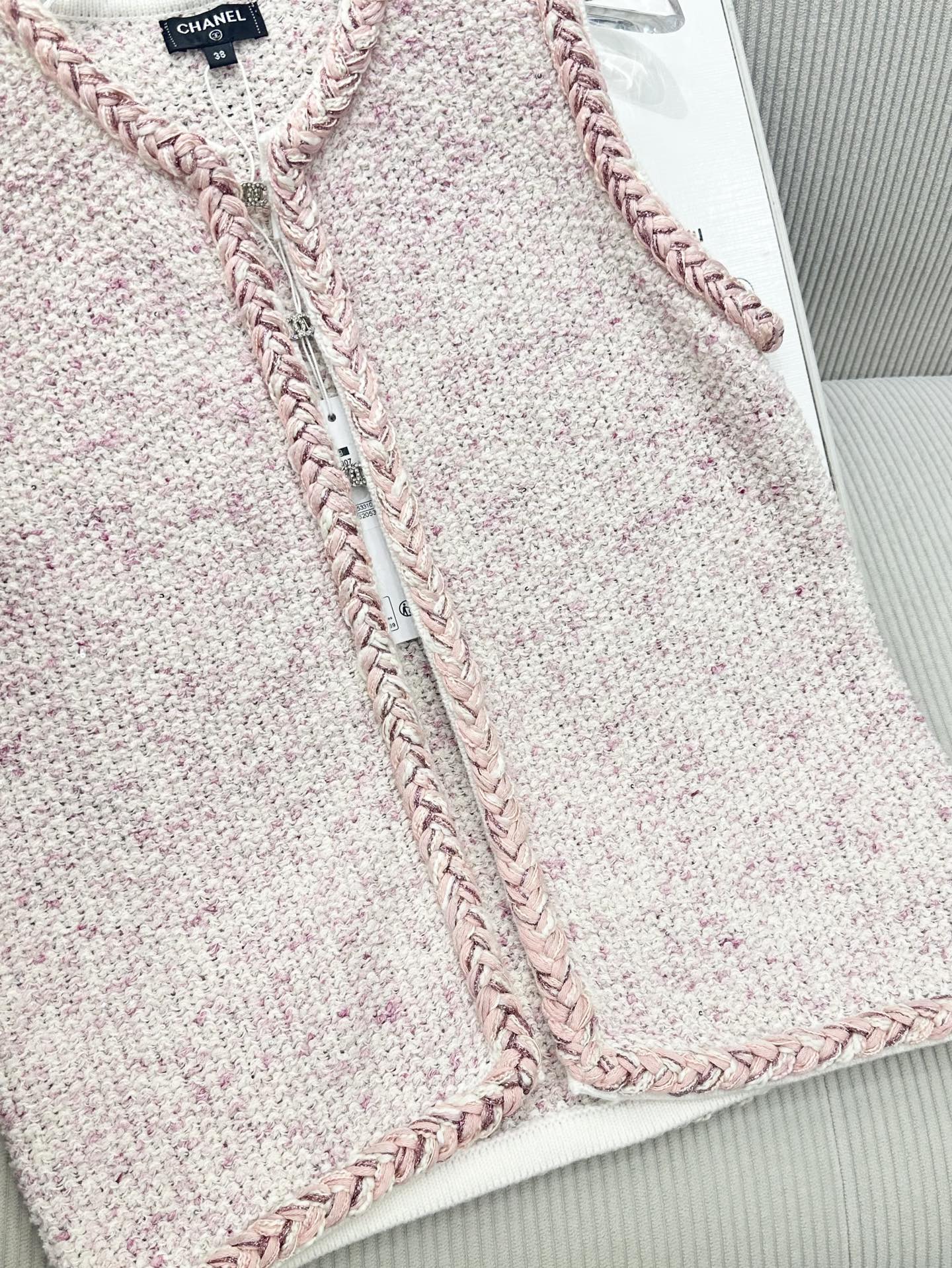 CC 26 Knitted Vest Jacket Light Pink in Wool 387497