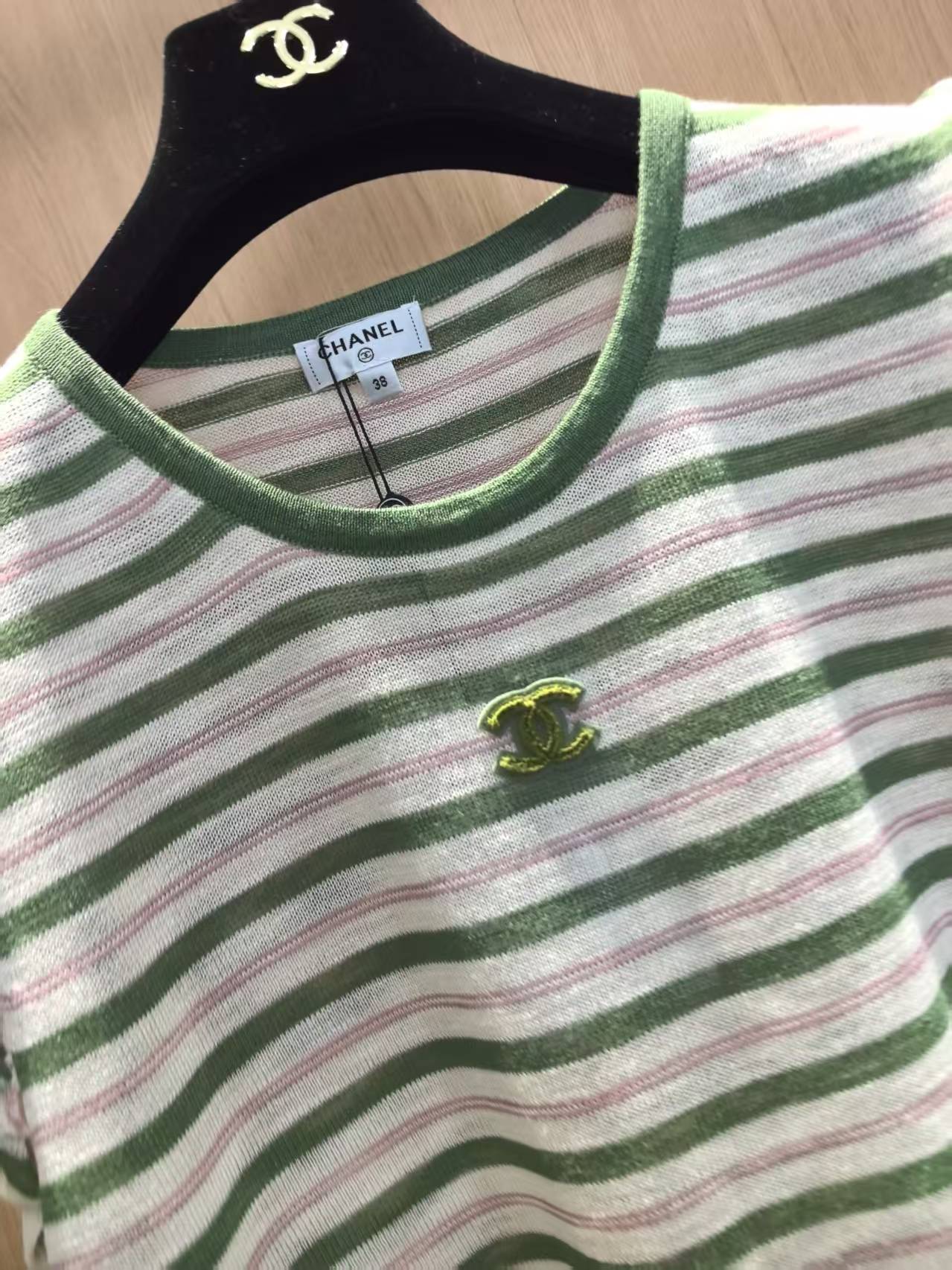 CC 26 Two-tone Ruffle Striped Sleeveless Knit Vest in Nylon 387901