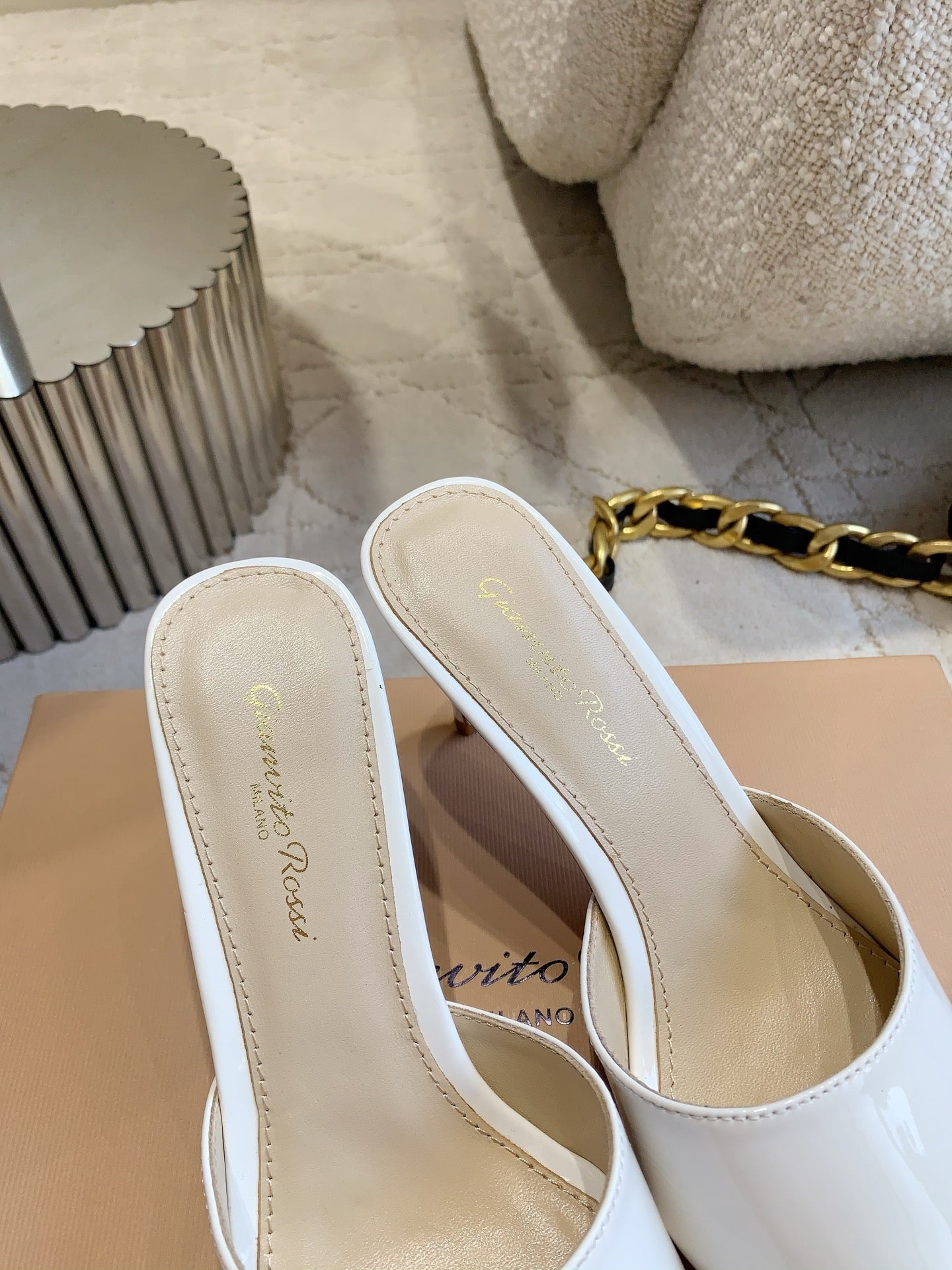 GR Pointed-Toe Mule Sandals 8.5cm White Patent Cowhide 851875