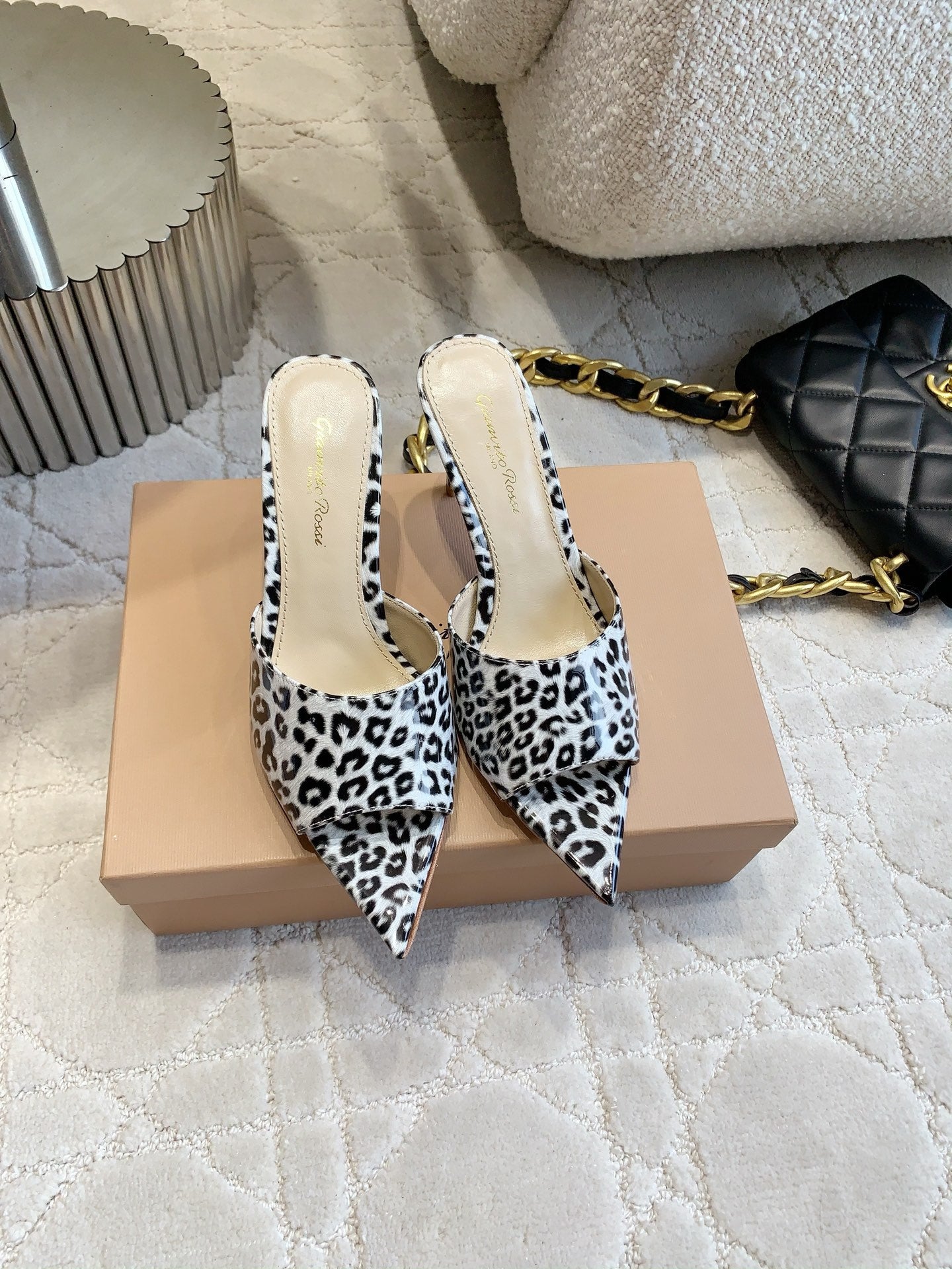 GR Leopard Print Pointed-Toe Mules 8.5cm White Patent Cowhide 851871