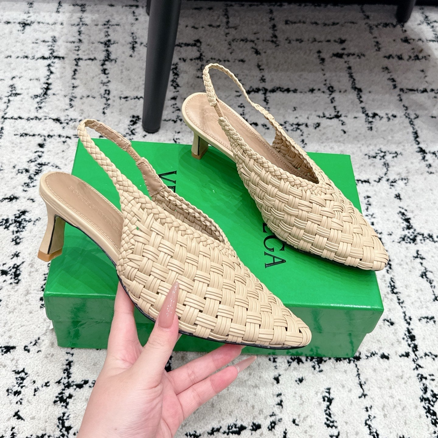BV 26ss Intrecciato Slingback Heels 5.5cm Begie Woven Leather 858419