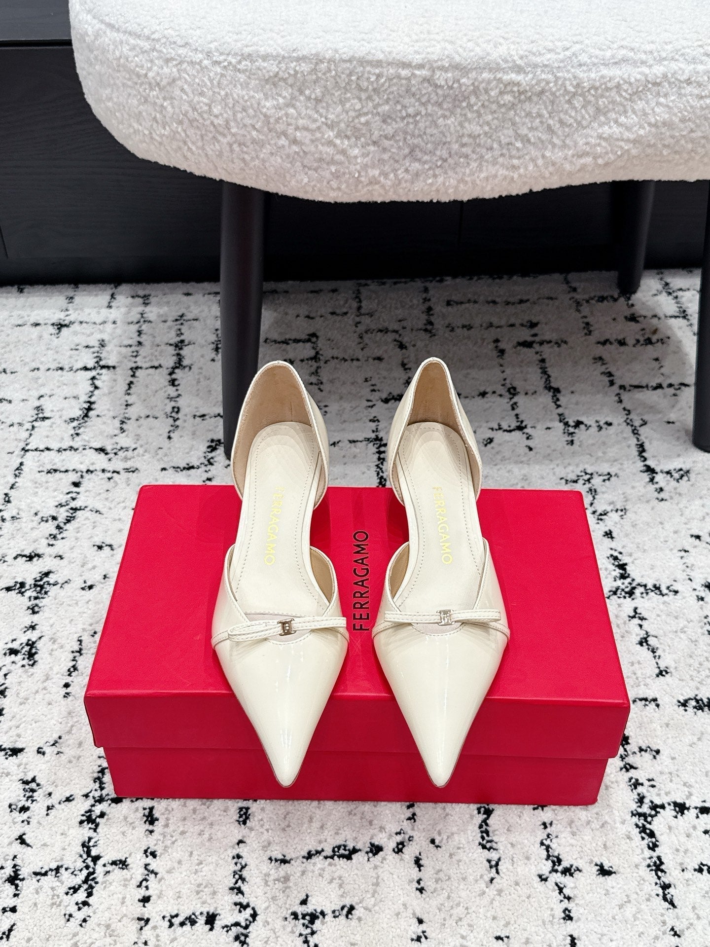 FG Gyoia Bow Pointed Toe Pumps 3.5cm White Patent Leather 848408