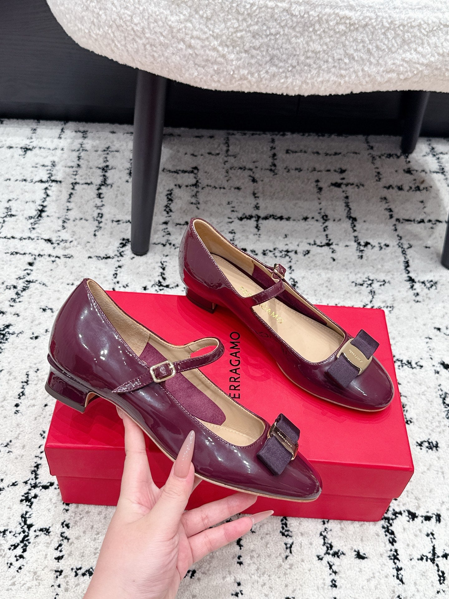 FG Vara Bow Round Toe Mary Jane Pumps 3.5cm Burgundy Patent Leather 458403