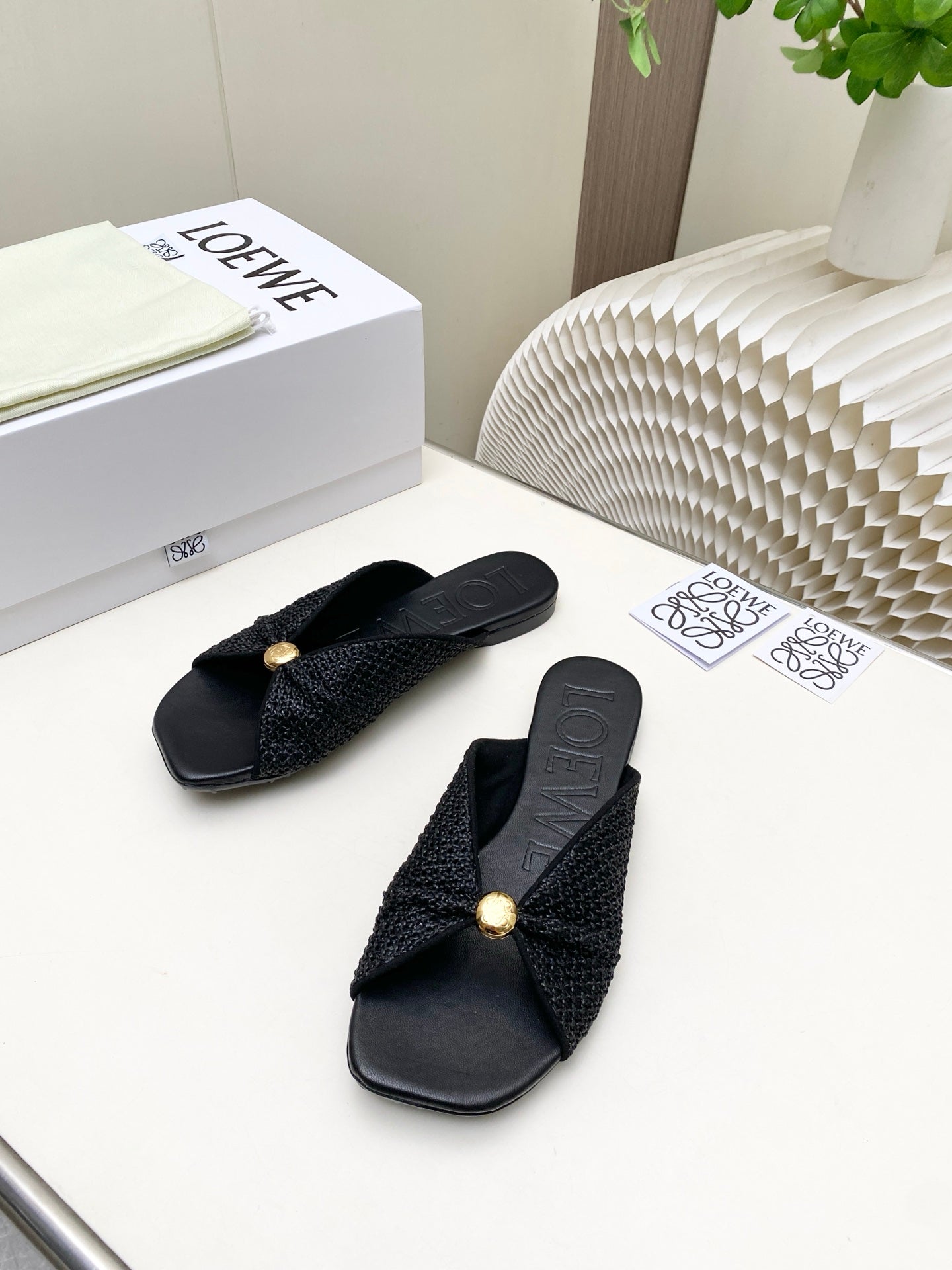 Loew Pebble Soft Slides Black Lambskin Leather 881383