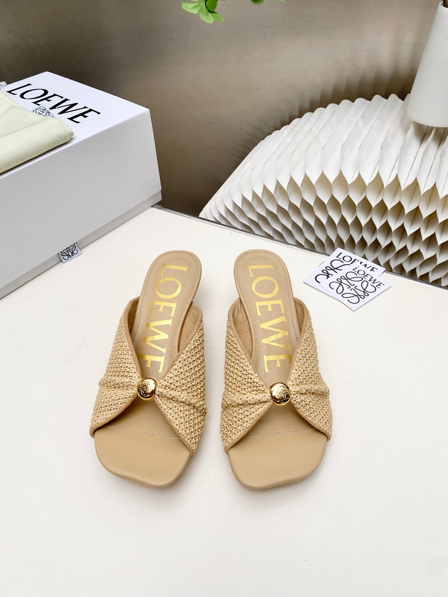 Loew Pebble Soft Sandals Beige Lambskin Leather 881366