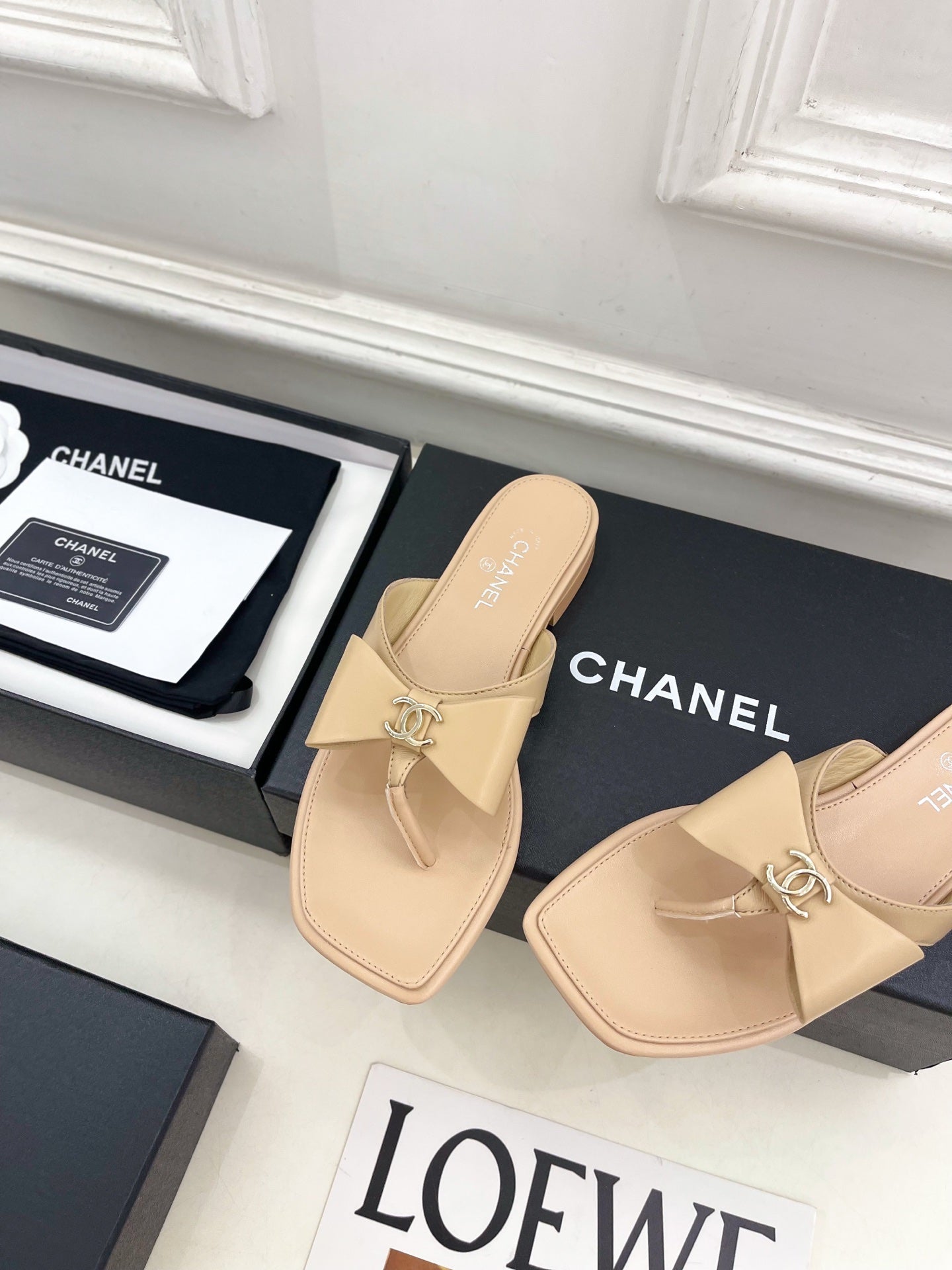 CC Bow Thong Flat Sandals Beige Leather 891771