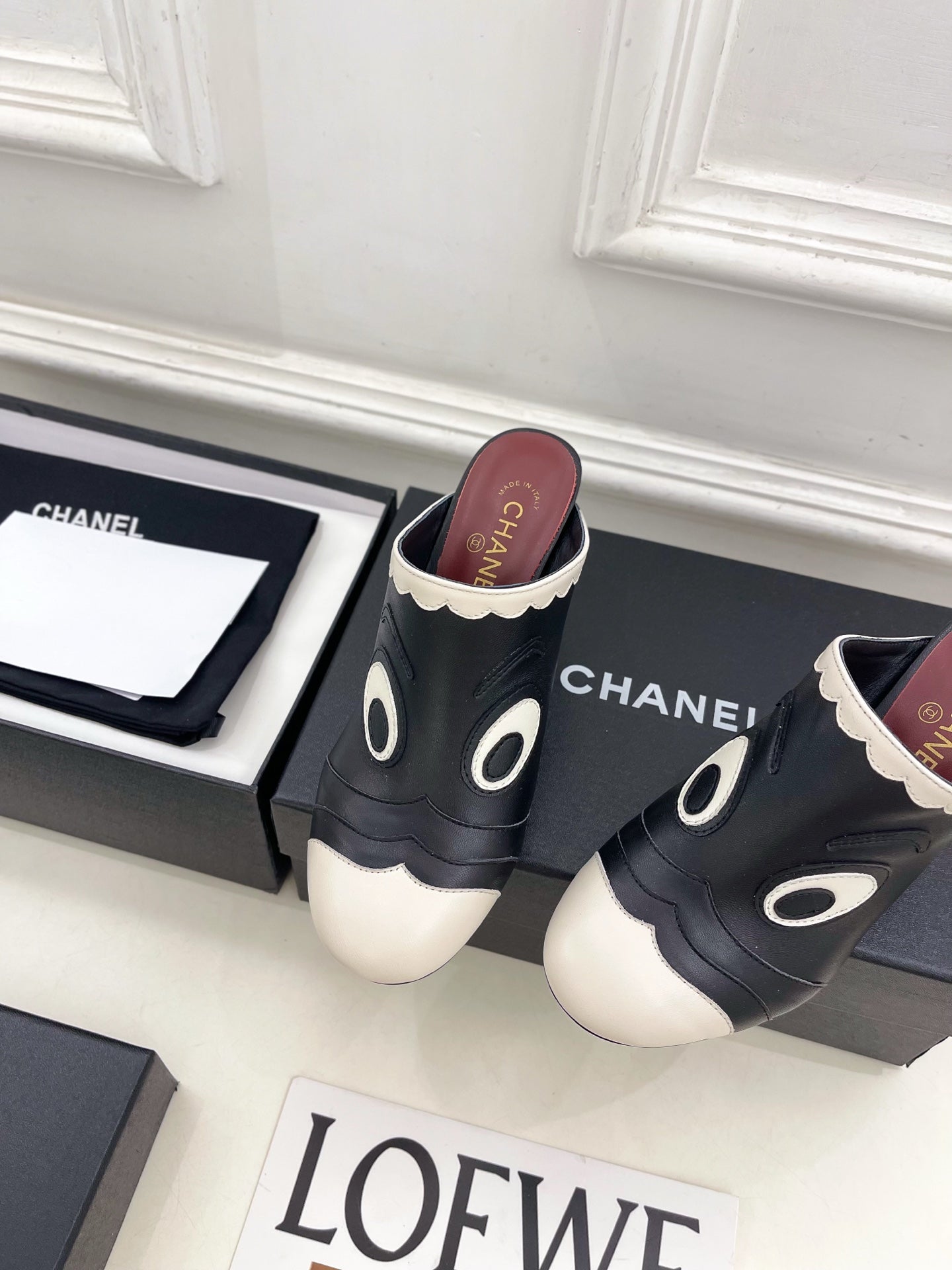 CC Métiers d'Art 2026 Graphic Mules 8.5cm Black White Lambskin 891767