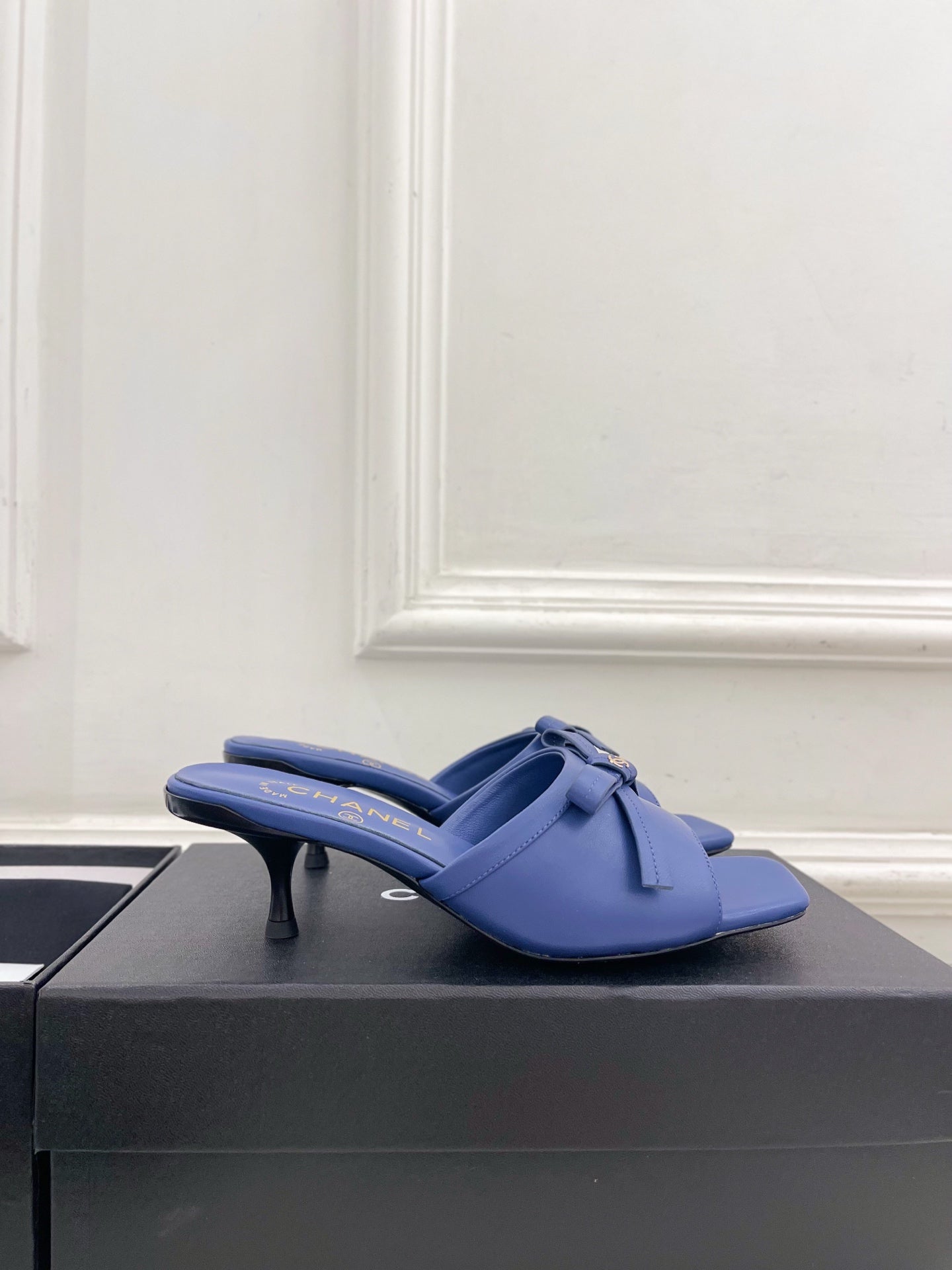CC Bow Mules 5cm Blue Lambskin Leather 891756