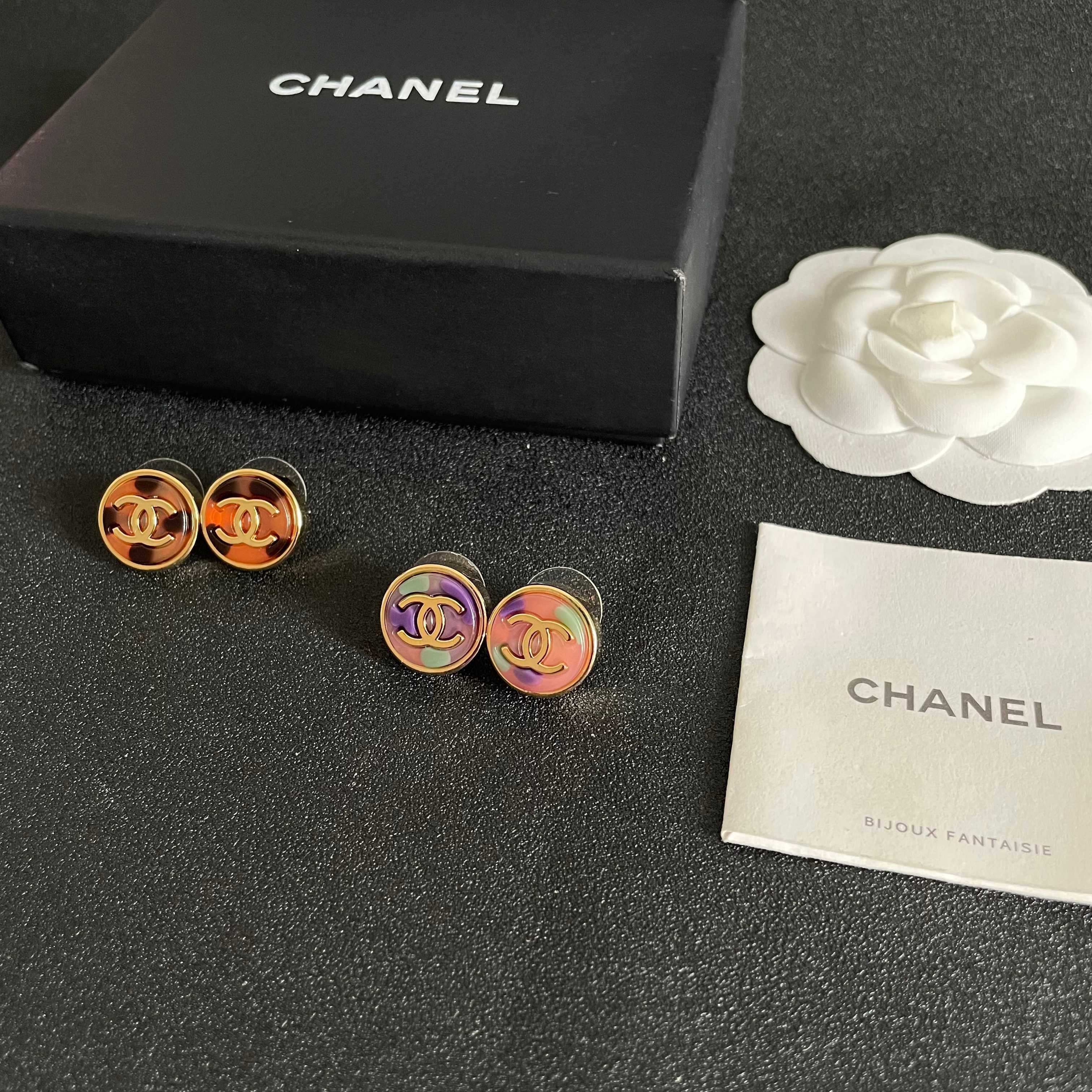 CC Round Stud Earrings Gold Multicolor Resin 659644