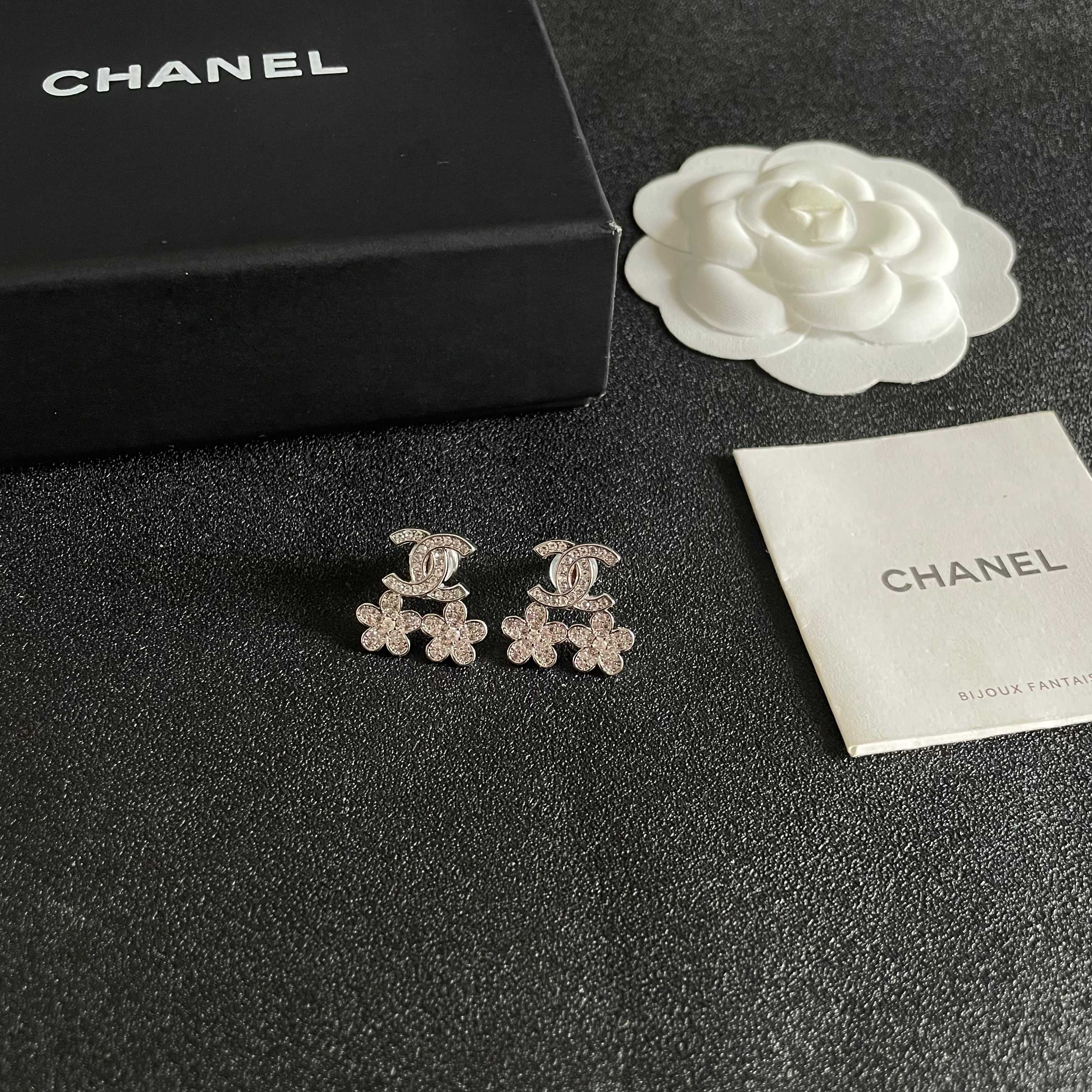 CC Flower Drop Earrings Crystal 659640