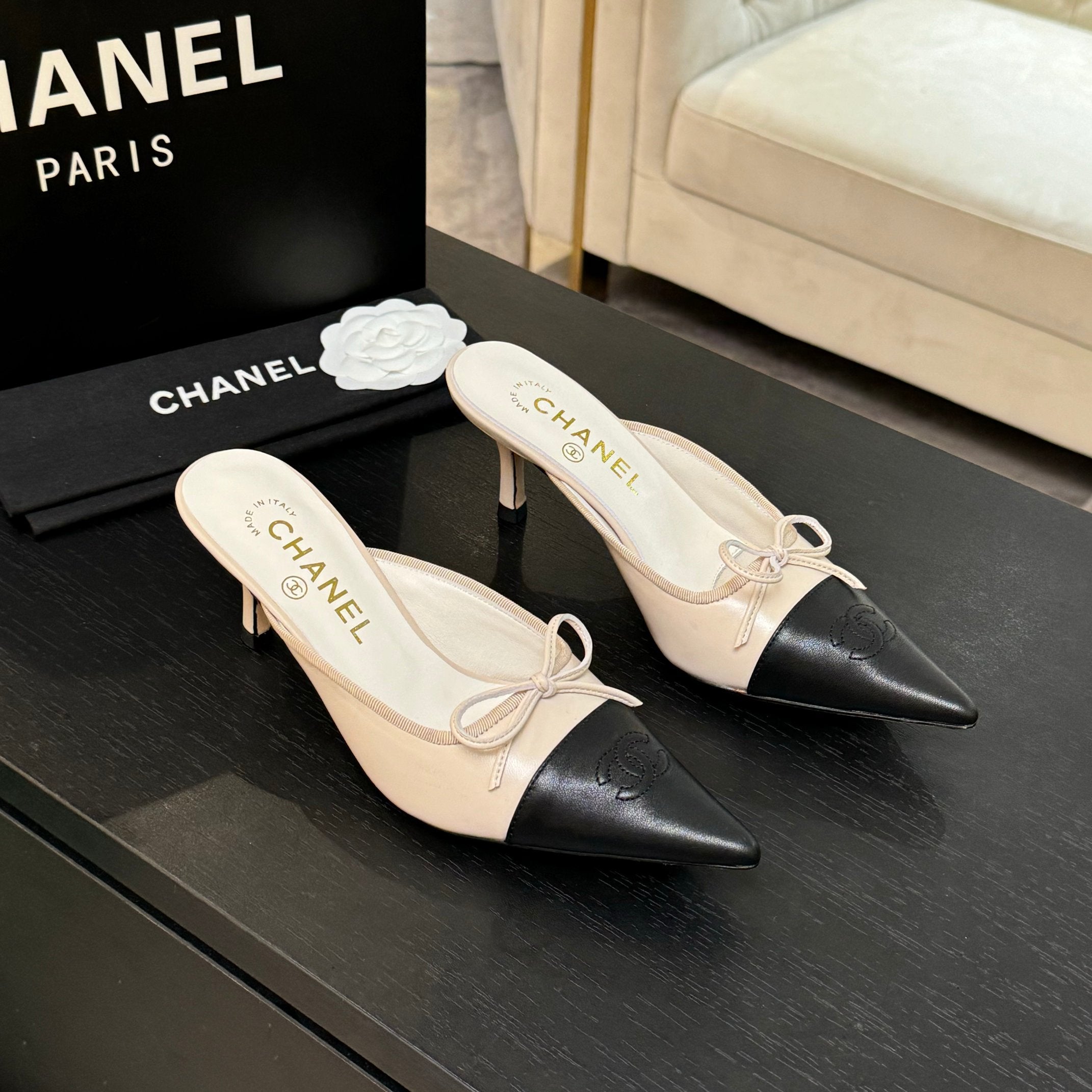 CC Bow Pointed Toe Mules Black Cream Leather 912937