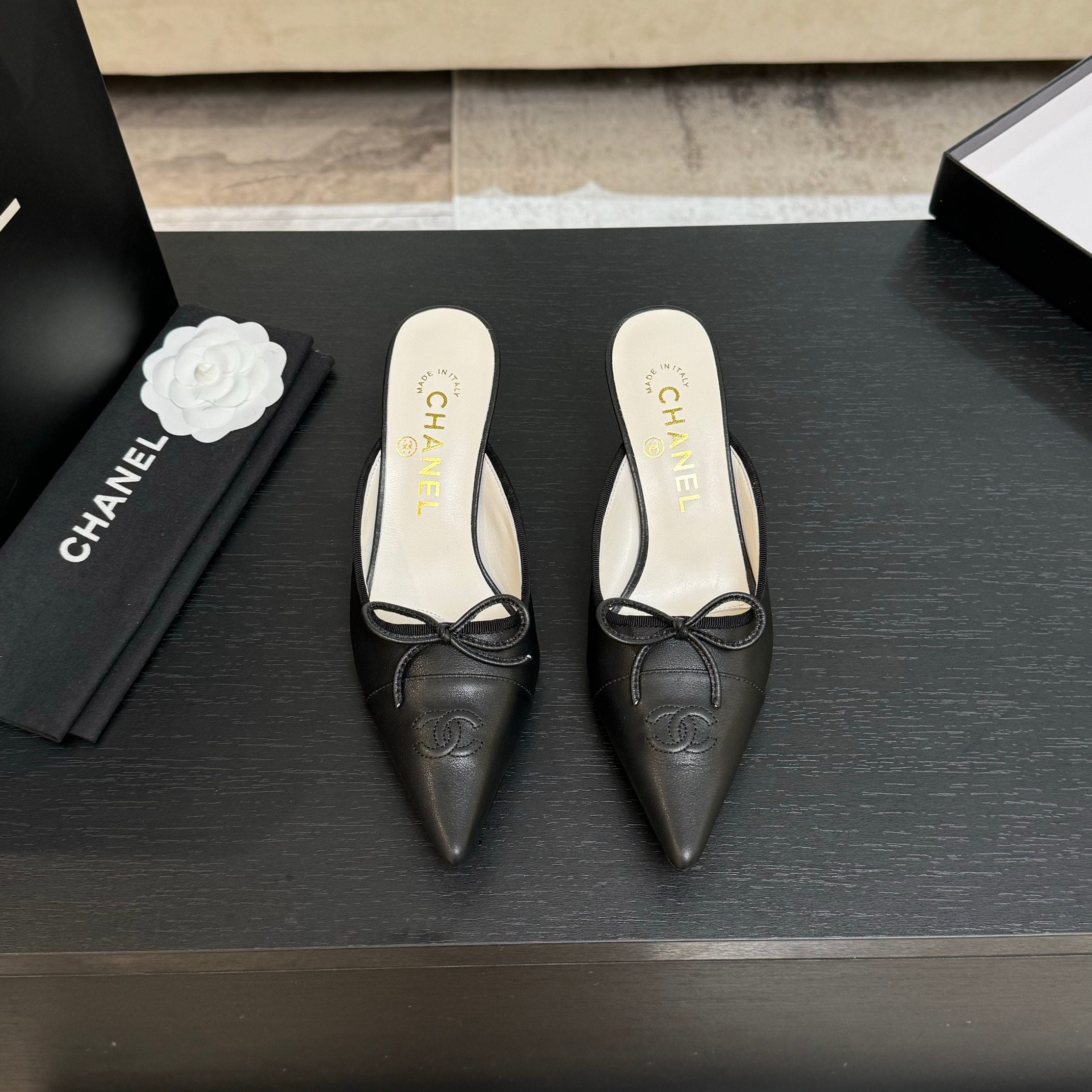 CC Bow Pointed Toe Mules Black Leather 912936