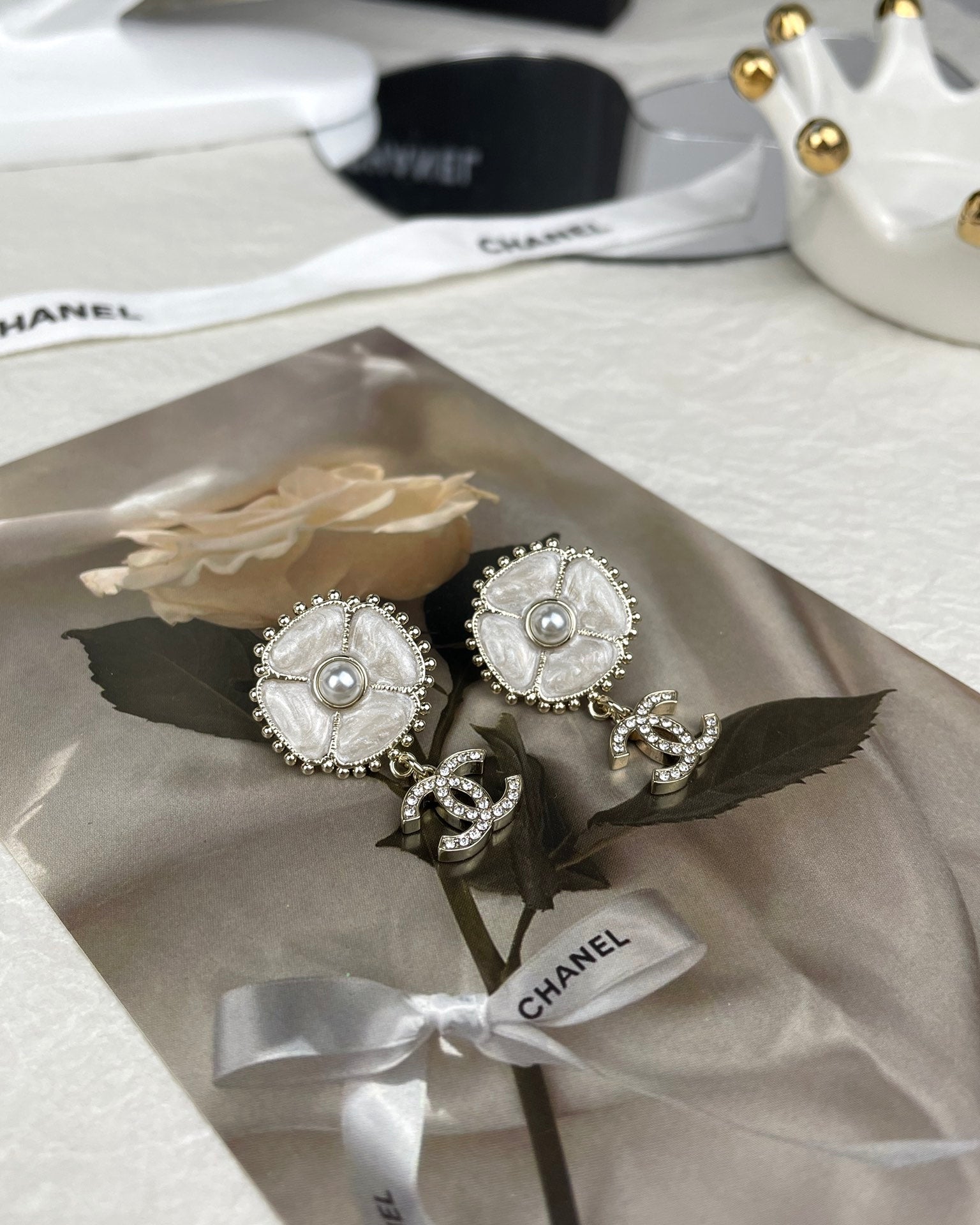 CC Earrings 284874