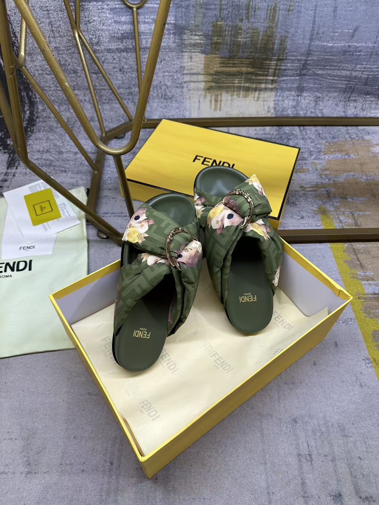 FF Feel Slides Green Multicolor Printed Canvas 928522