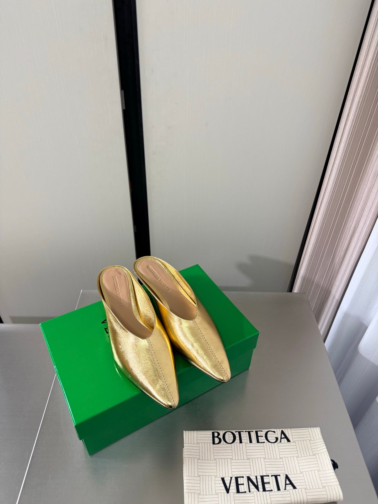 BV Vesta Mule Pumps 4cm Gold Metallic Leather 929504