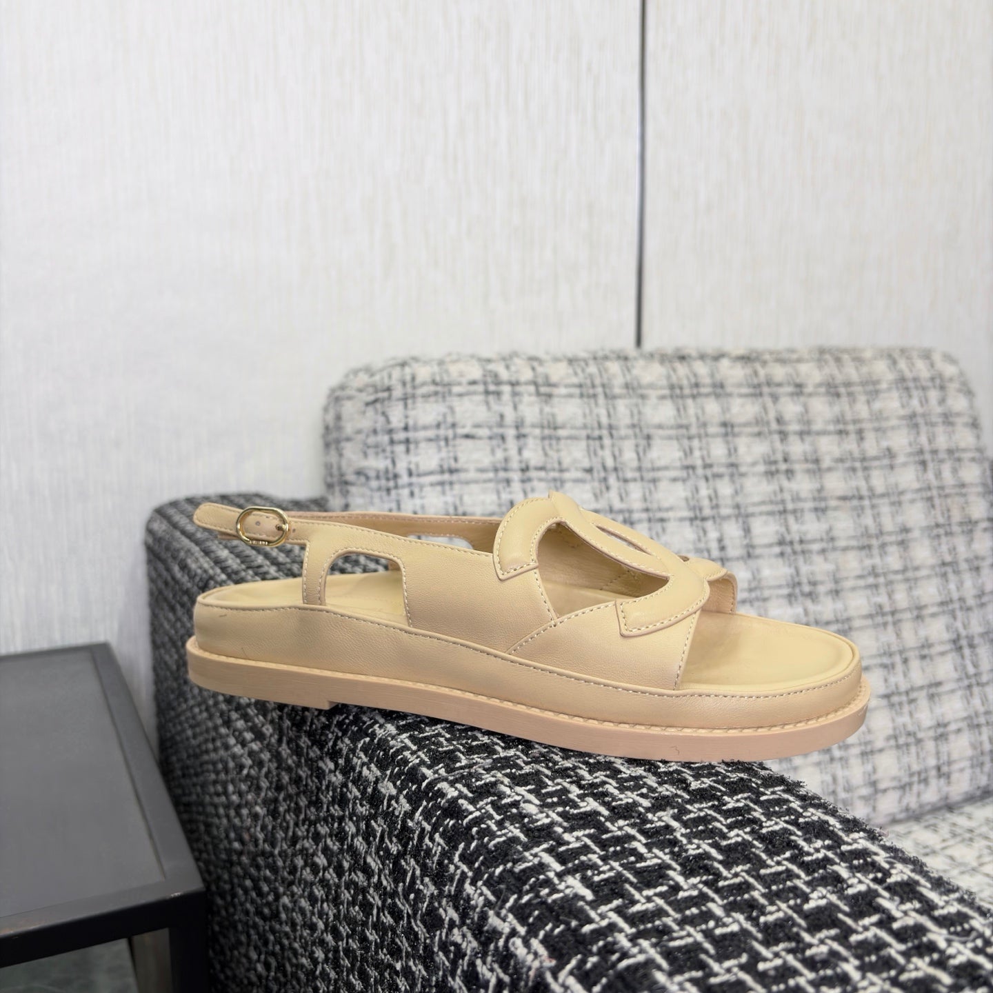 CC Sandals Beige Leather 935912