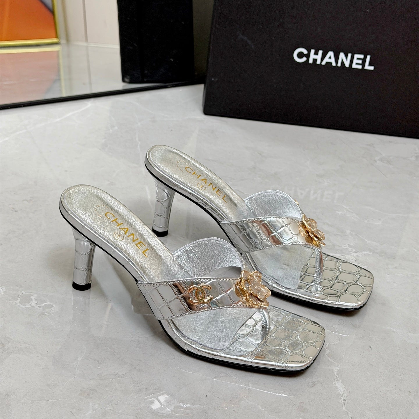 CC 26A Camellia Double C Thong Sandals 8.5CM Silver Stone-Grain Cowhide 938255
