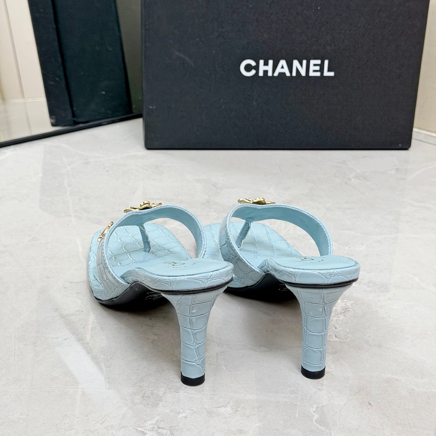 CC 26A Camellia Double C Thong Sandals 8.5CM Blue Stone-Grain Cowhide 938252