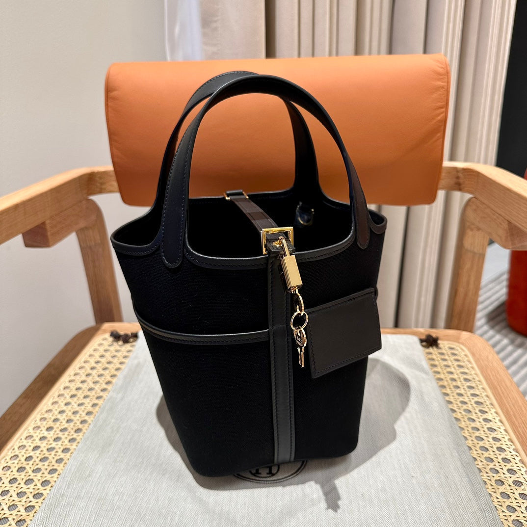 HM Picotin Lock 18CM Pocket Handbag Black Swift Canvas