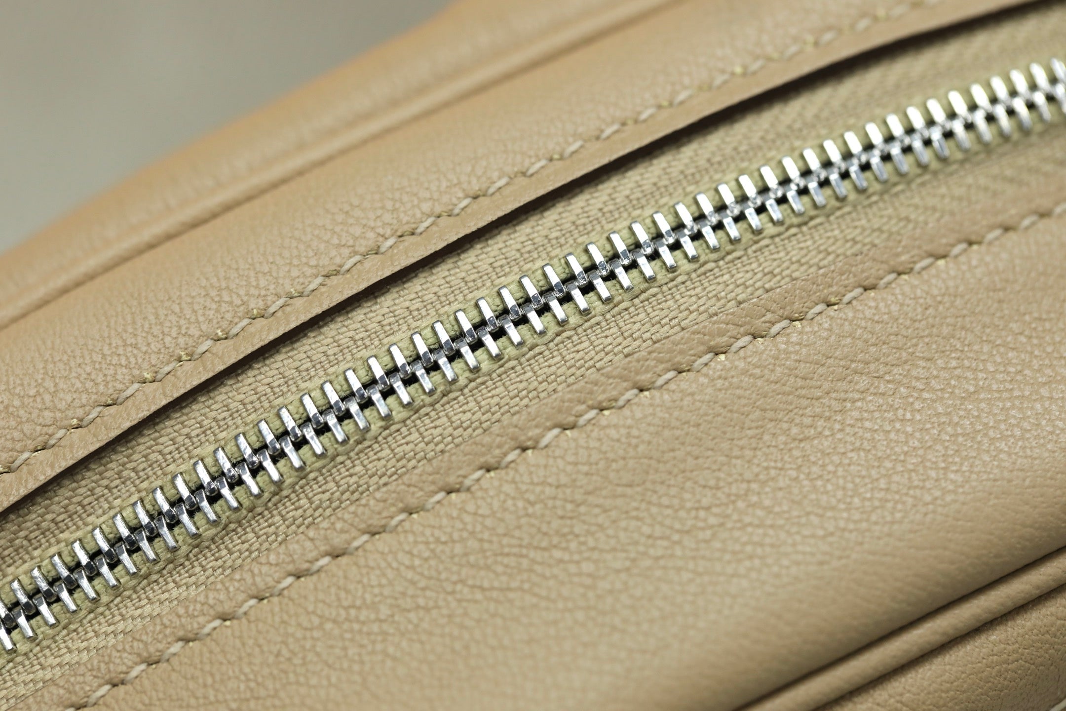 HM In-the-Loop Belt 19CM Bag Beige Swift