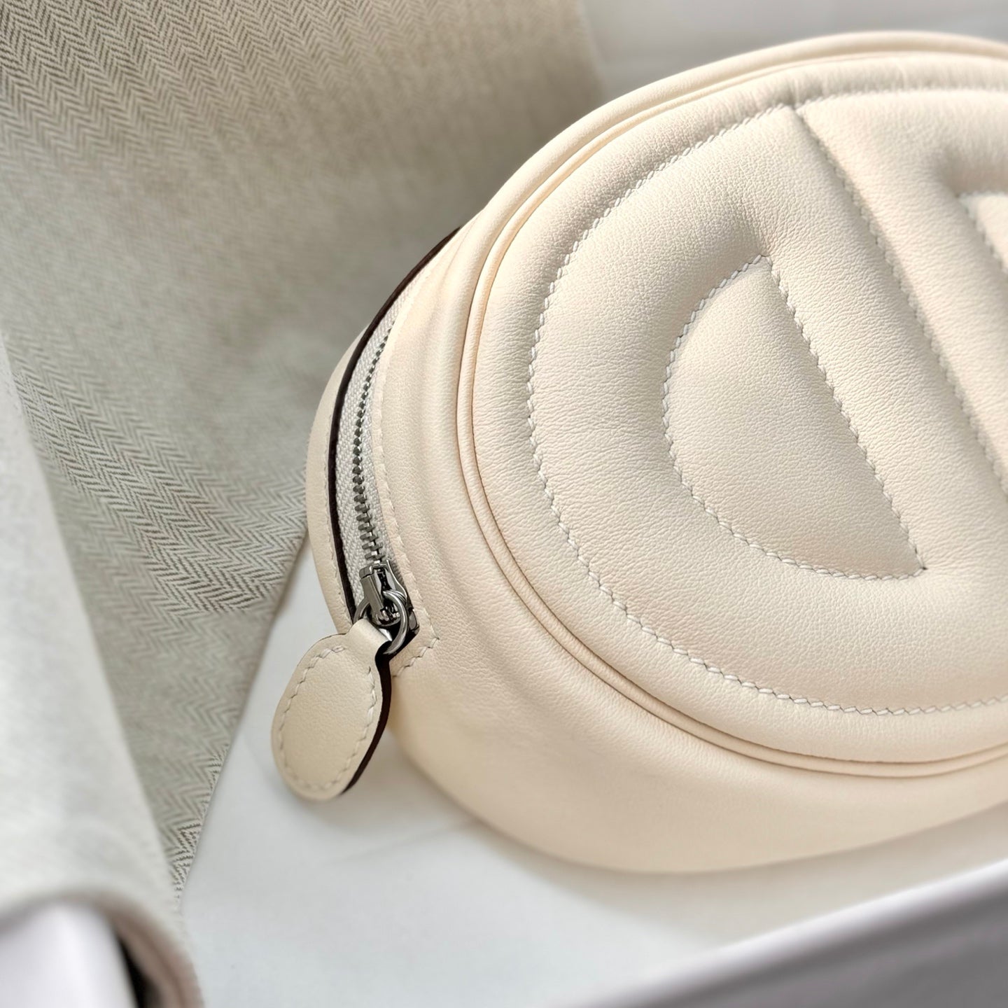 HM In-the-Loop Belt 19CM Bag Cream Swif